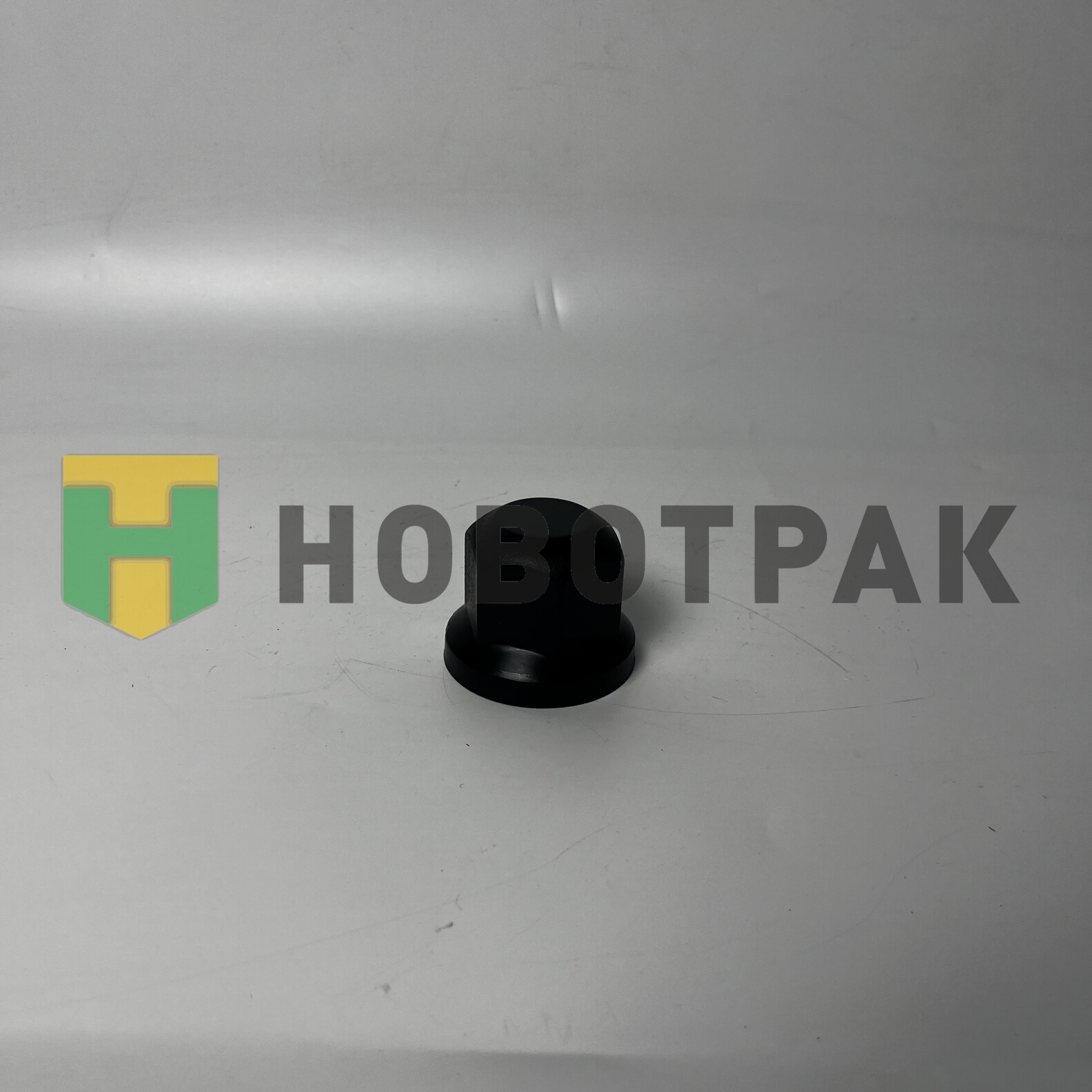 Колпак колесной шпильки SW32 8532701SX