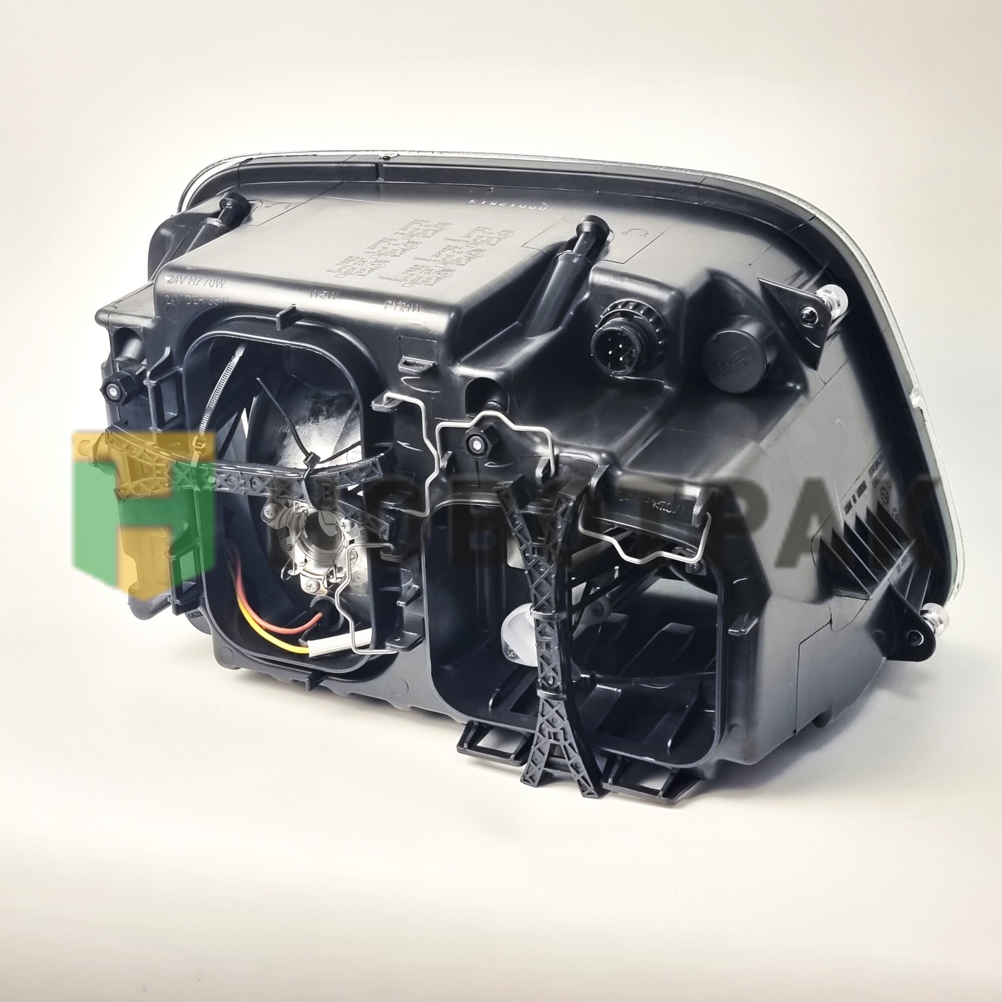 Фара головного света левая ручная регулировка Actros 4401156LLDE