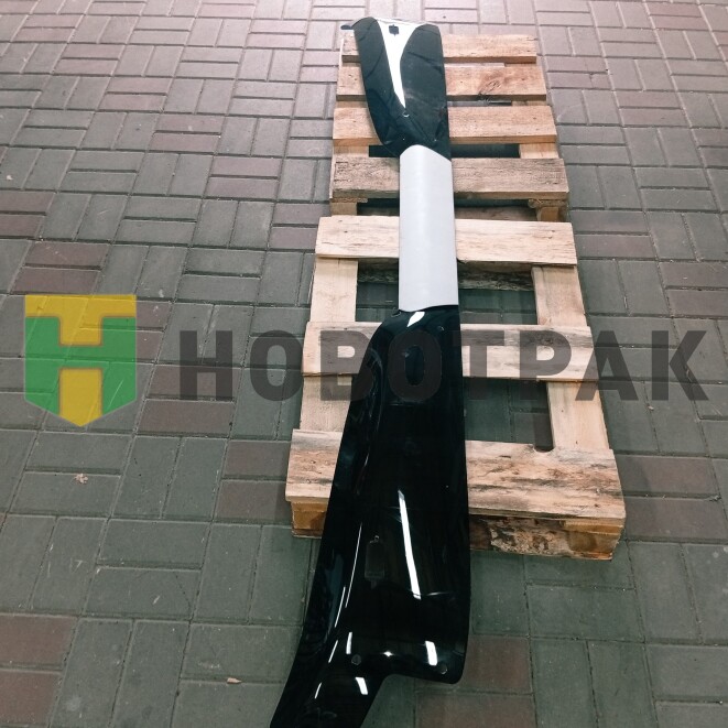 Козырек солнцезащитный с вырезом под зеркало и ходовые огни MB Actros MB505736