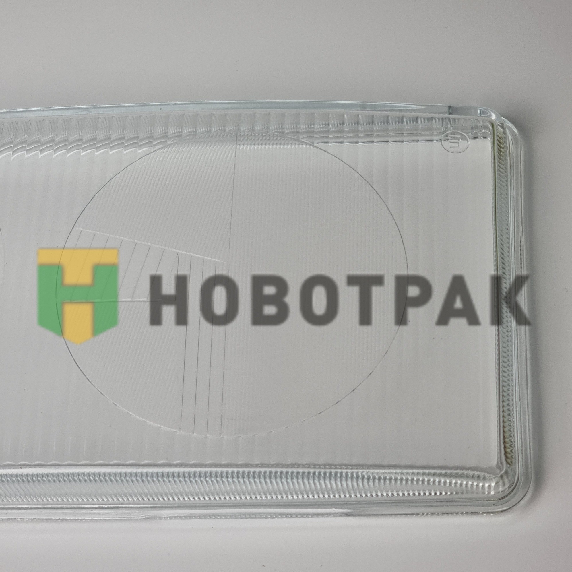 Стекло фары MAN F2000 правое TD0157001RS