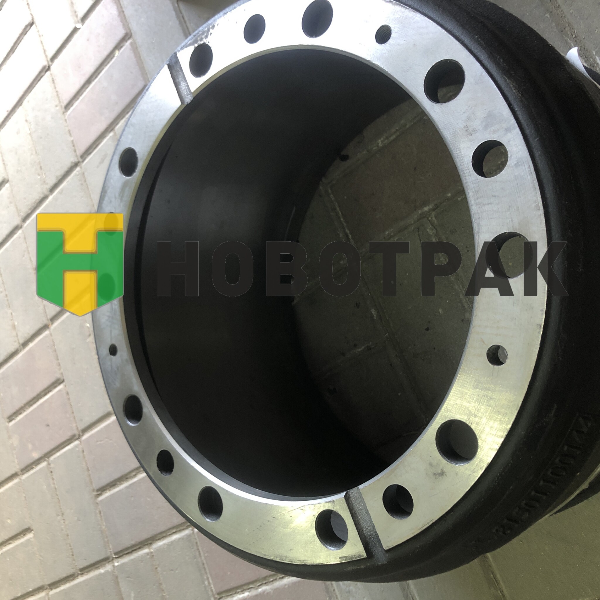 Барабан тормозной HOWO задний WG9761450001