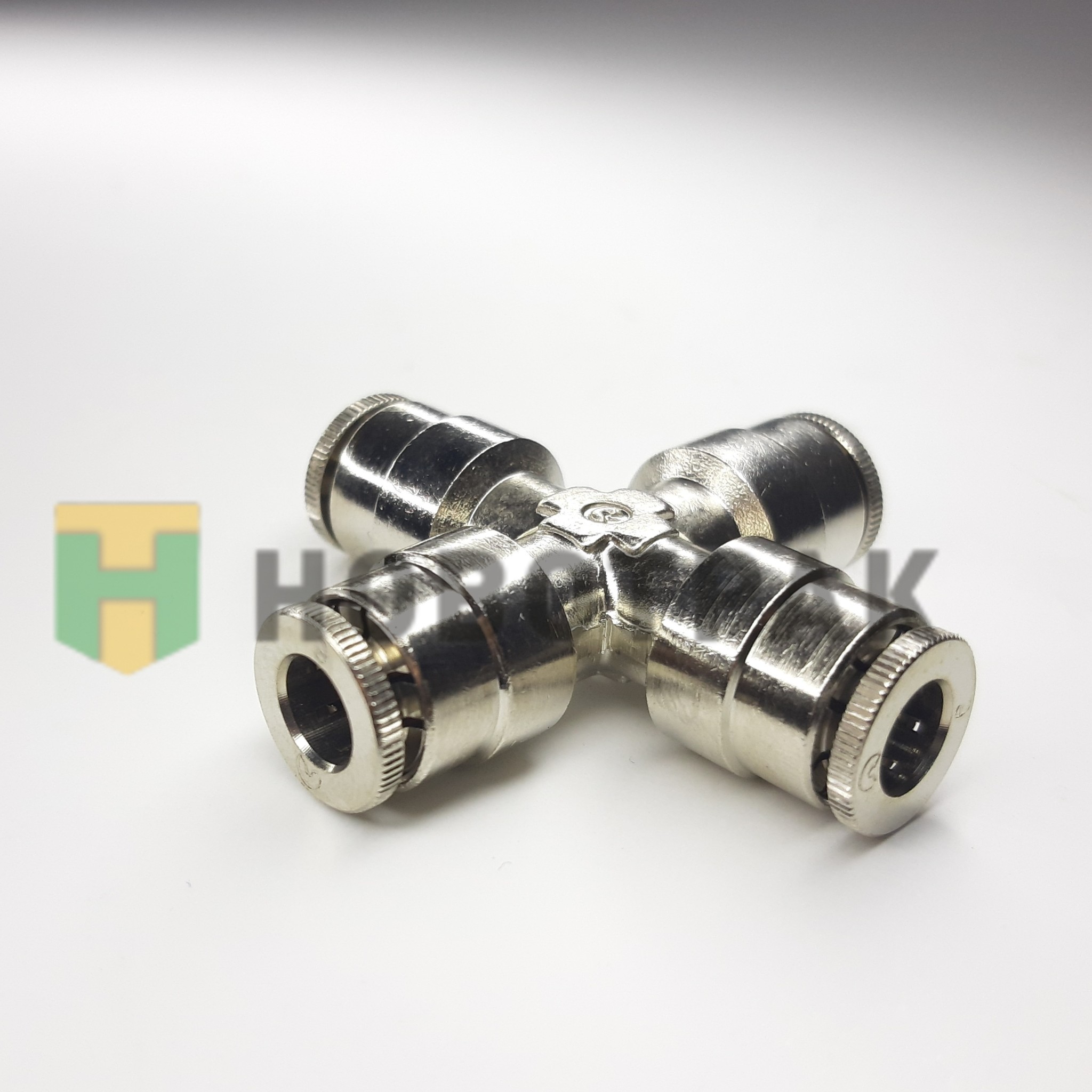 Фитинг соединитель крест стальной Camozzi 6600 6 мм