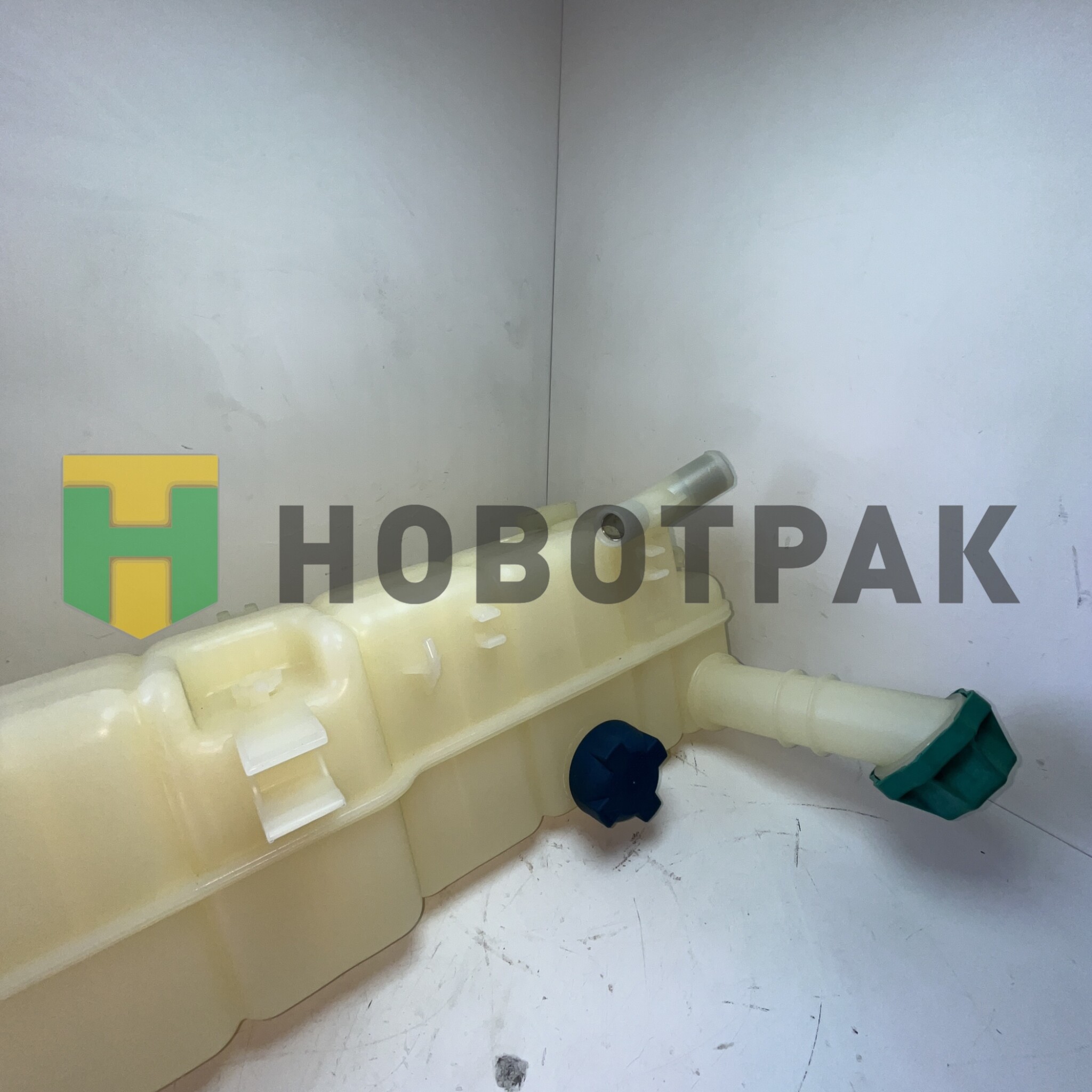 Бачок расширительный системы охлаждения КАМАЗ-5490 MERCEDES Axor 2