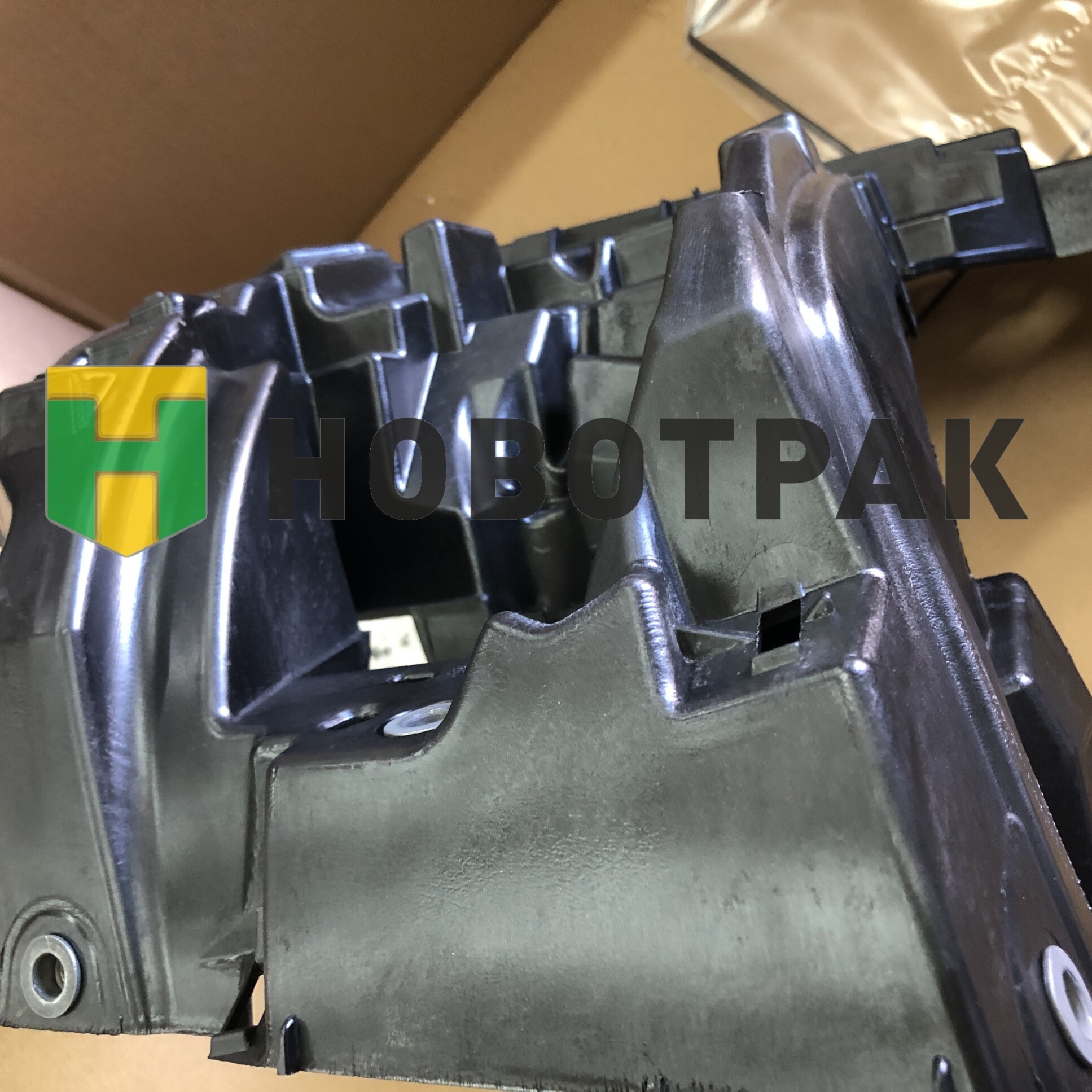 Корпус фары левой RVI 7423969629