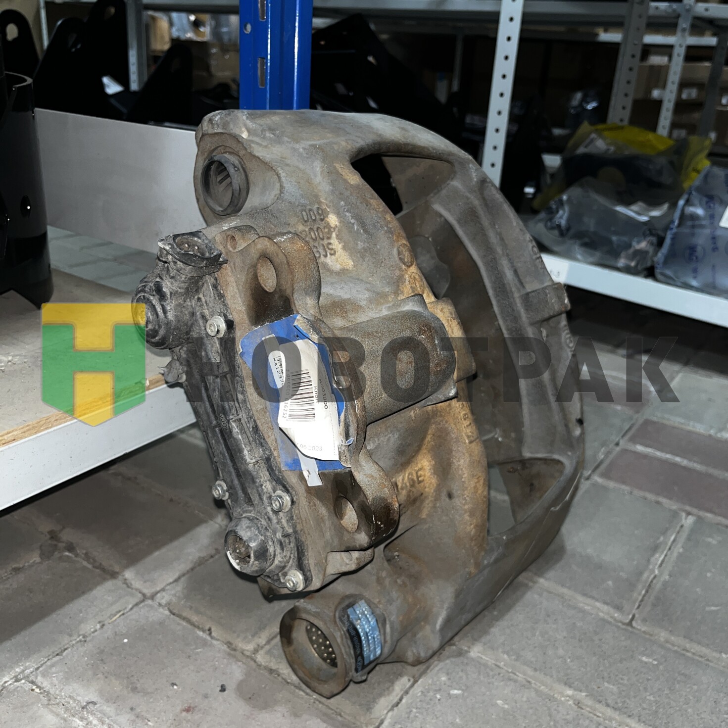 Скоба дискового тормоза 22,5" левая K003800