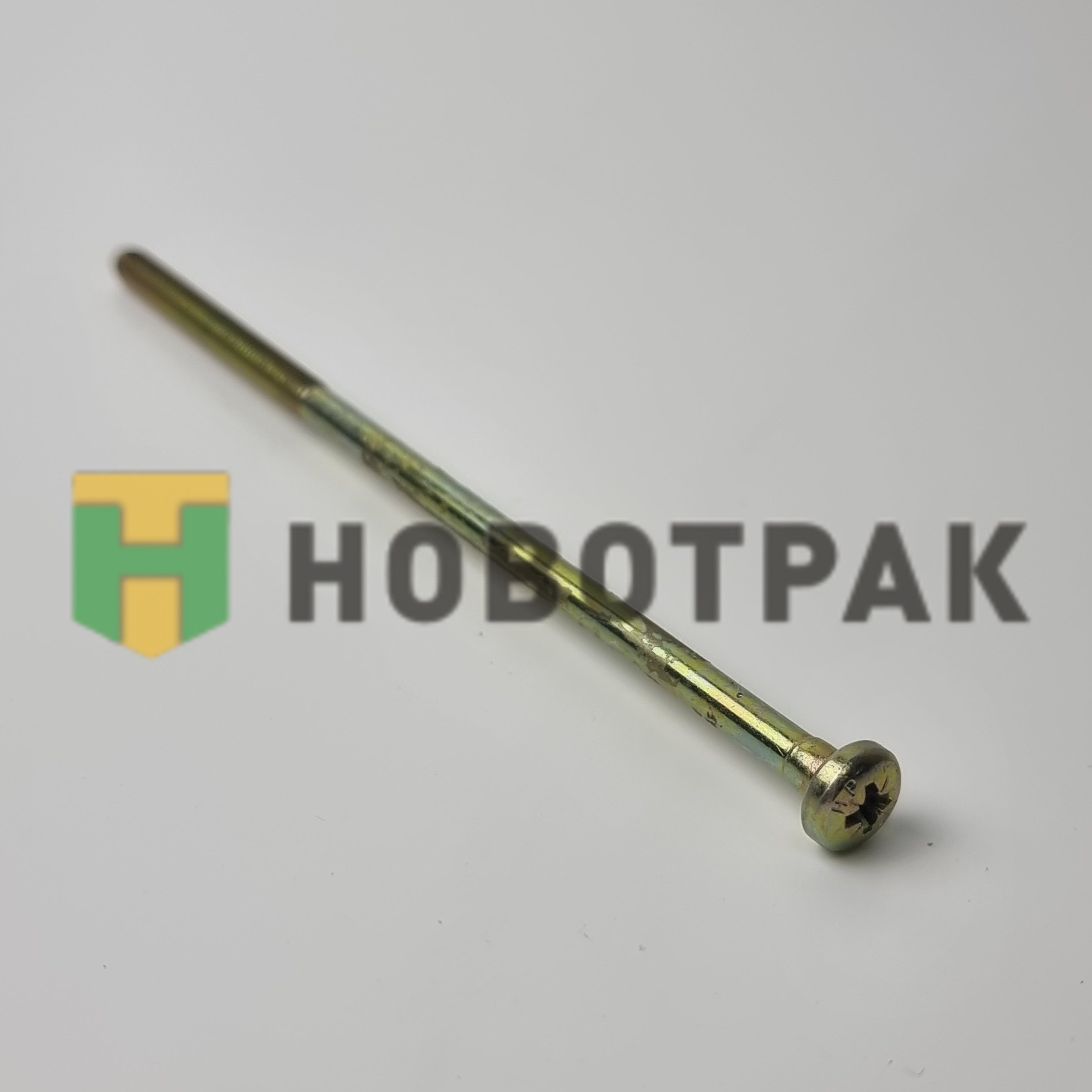 Болт крепления генератора