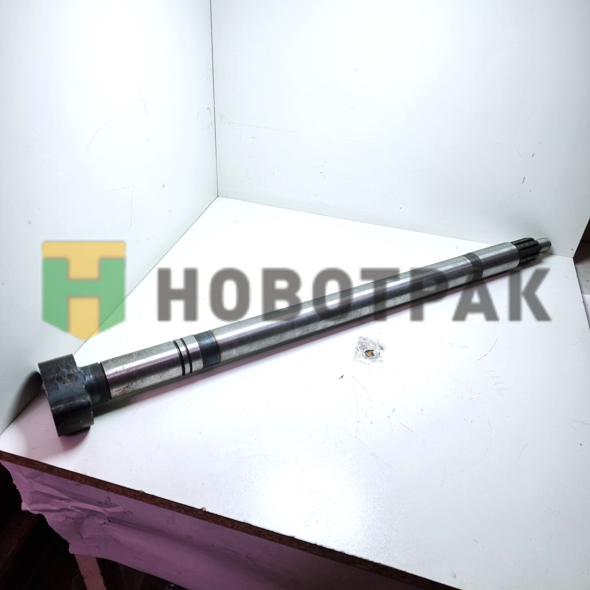 Вал тормозной правый L-740 BPW 8500355SX