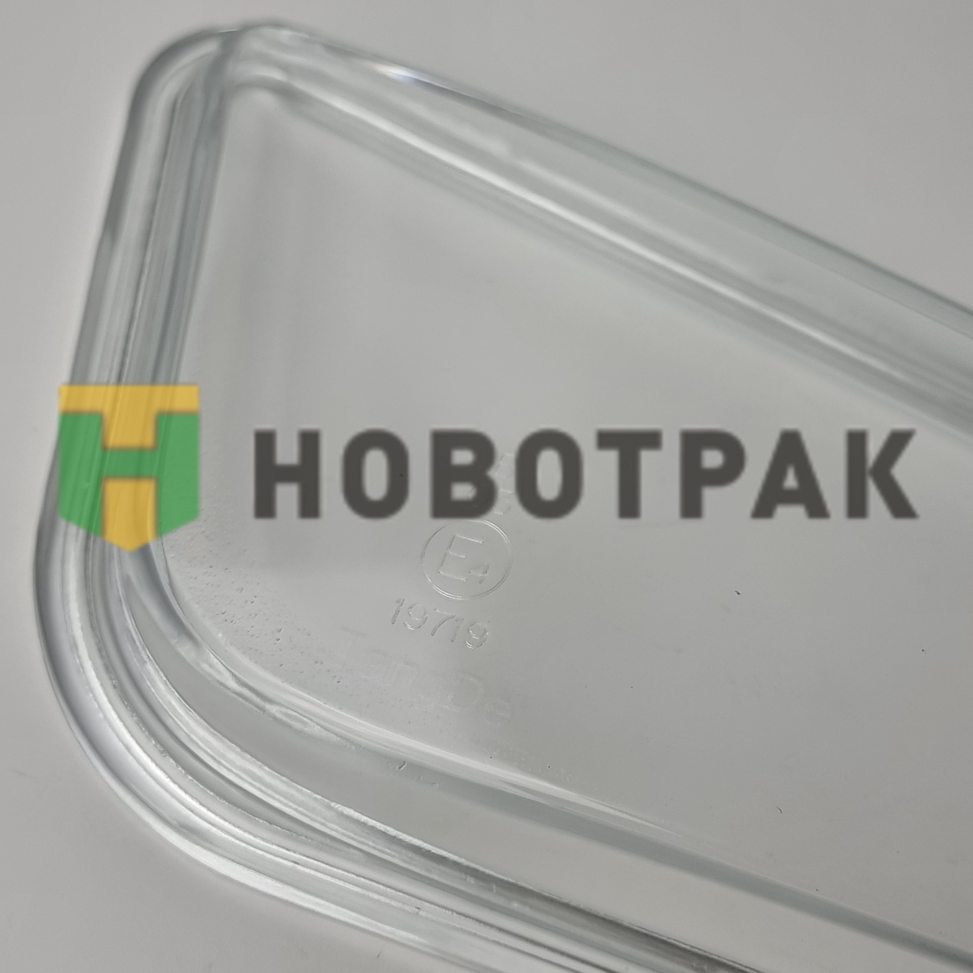 Стекло фары противотуманной Volvo FH13 правое TD0151018RS