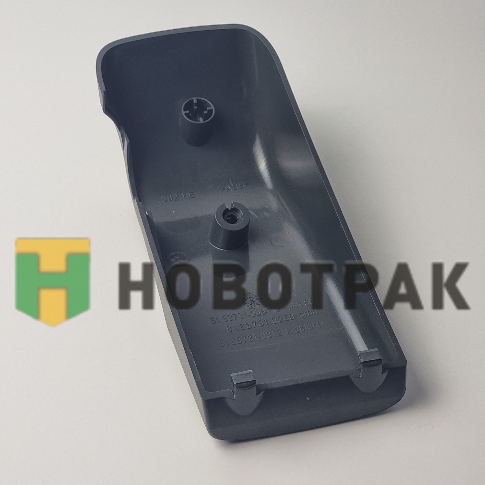 Кожух! кронштейна зеркала правой двери нижний