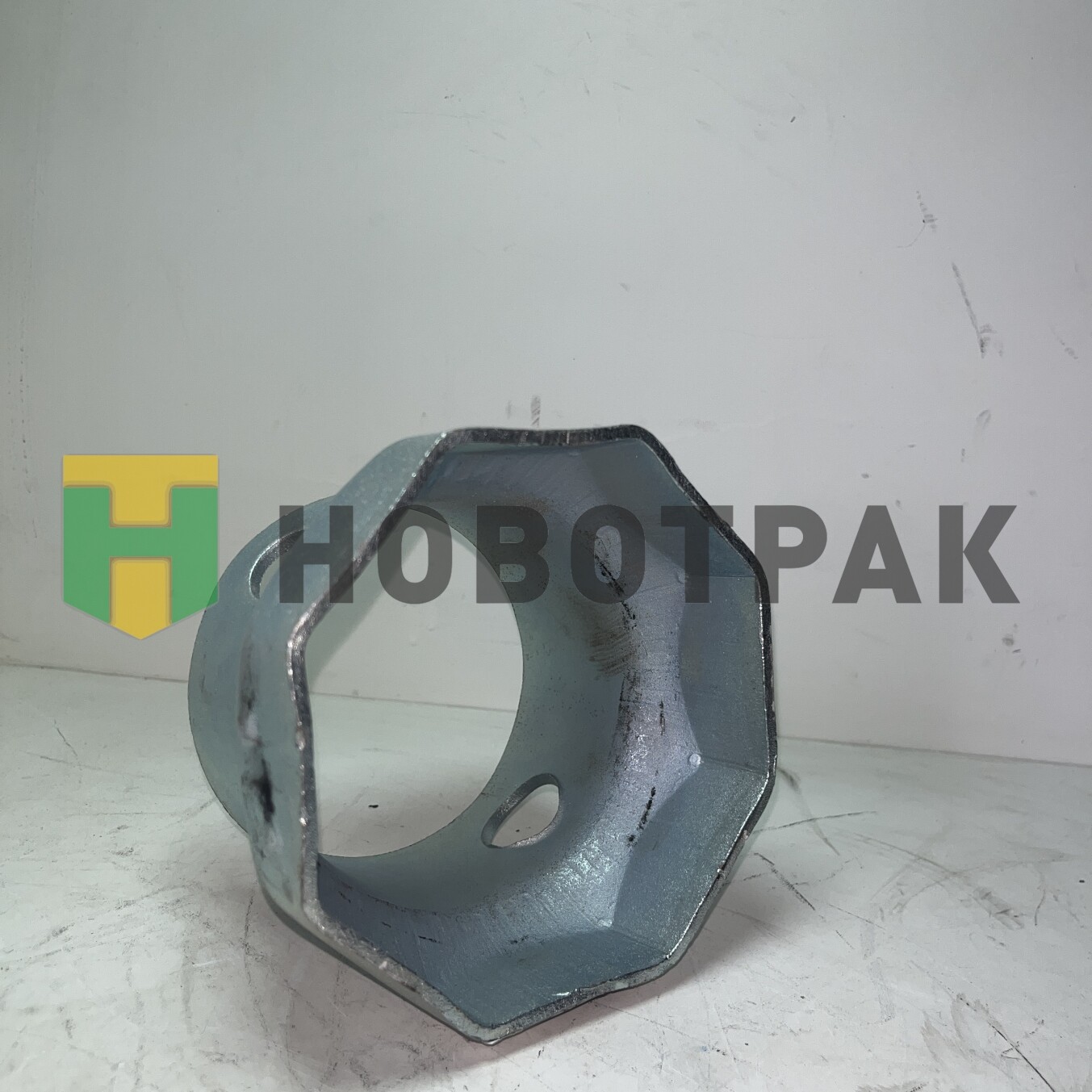Ключ ступичный ТОНАР S-120 (8-ми гранный) 9042390103050