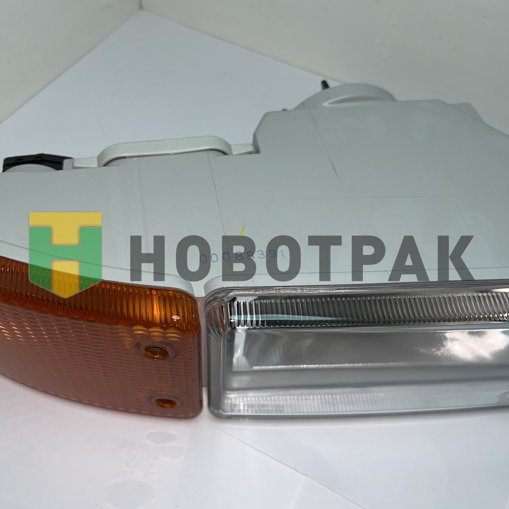 Фара противотуманная с указ. поворота прав. MAN TGA 4492001RUEY
