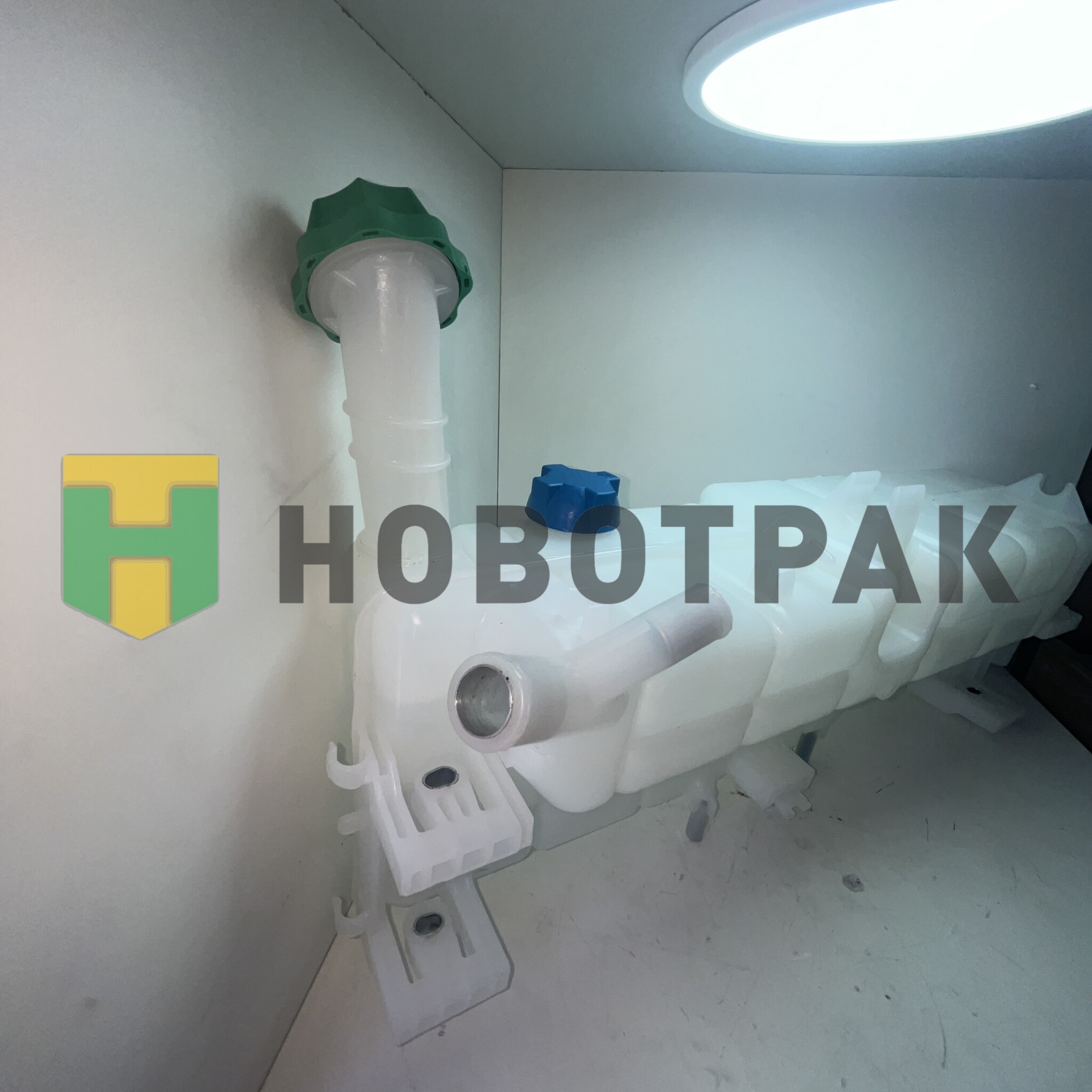Бачок расширительный КАМАЗ-5490 AXOR II 74959