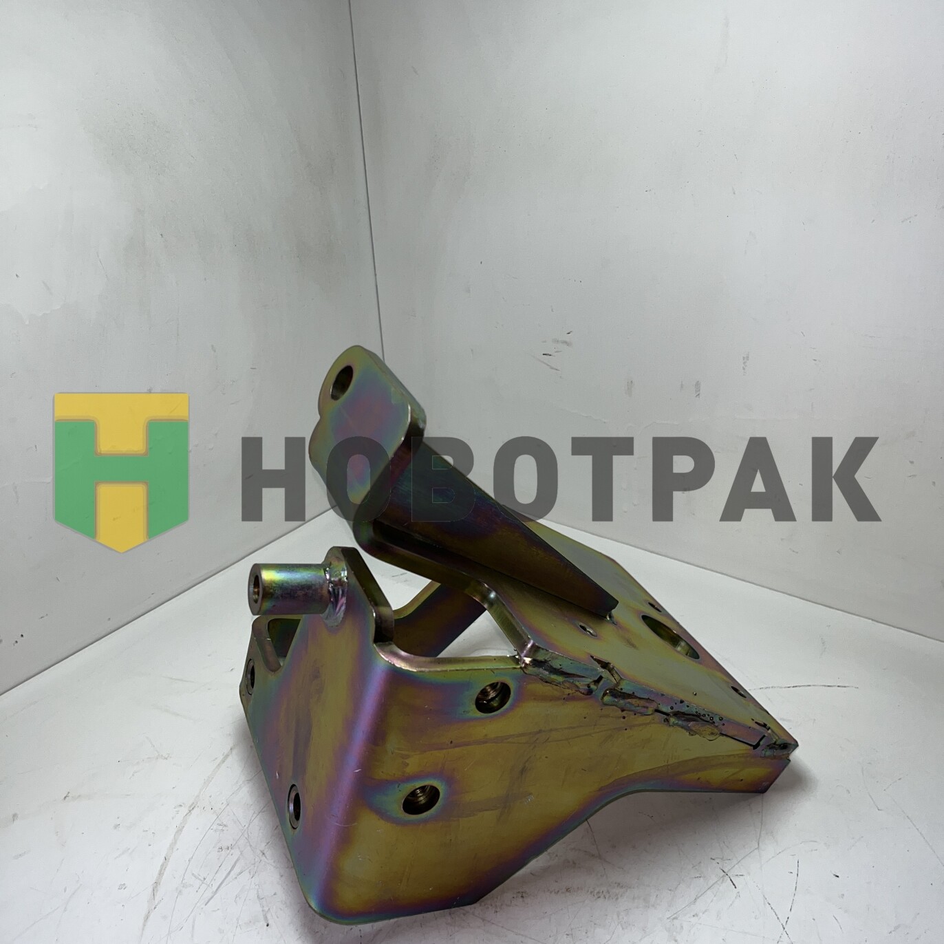 Кронштейн компрессора ПАЗ 3203.02-11 ISUZU 4HV1 Газ. 32053113509132