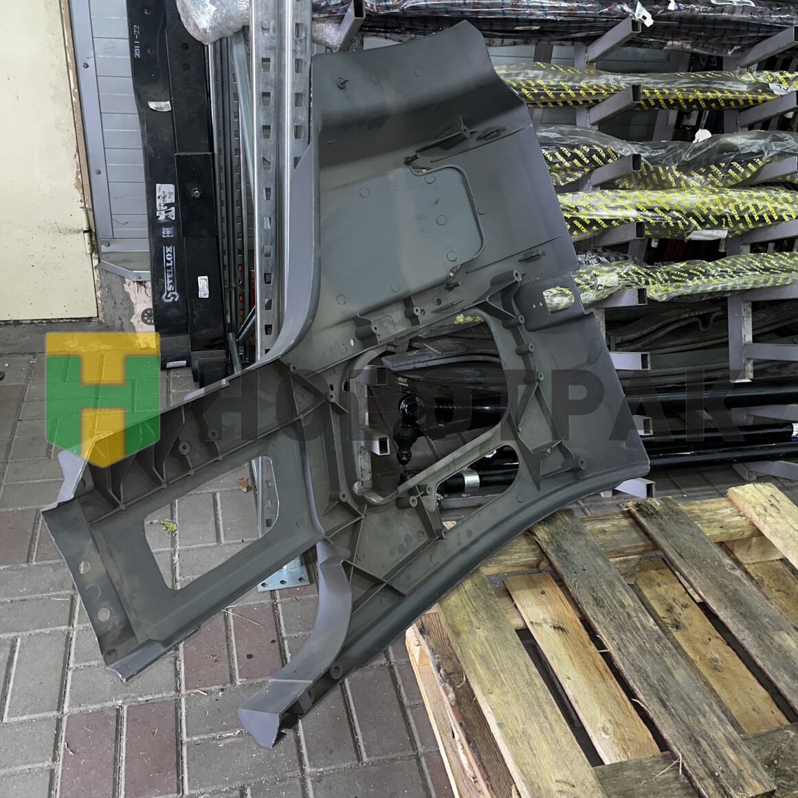 Угол бампера правый MB Actros 40594376