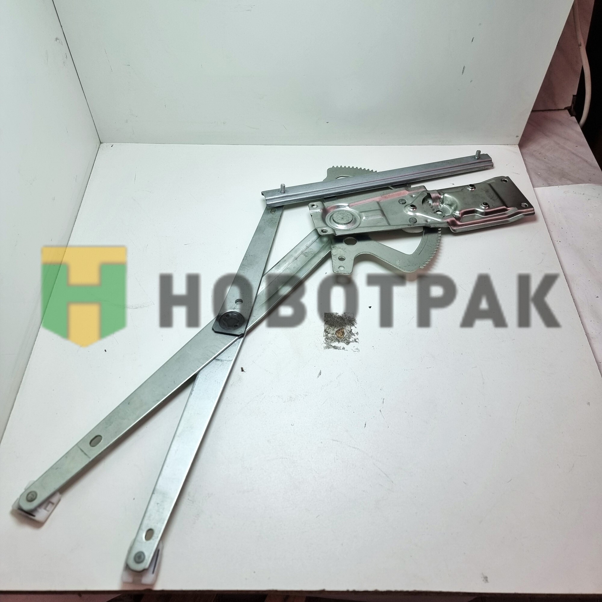 Стеклоподъемник электрический MB Actros левый 461924