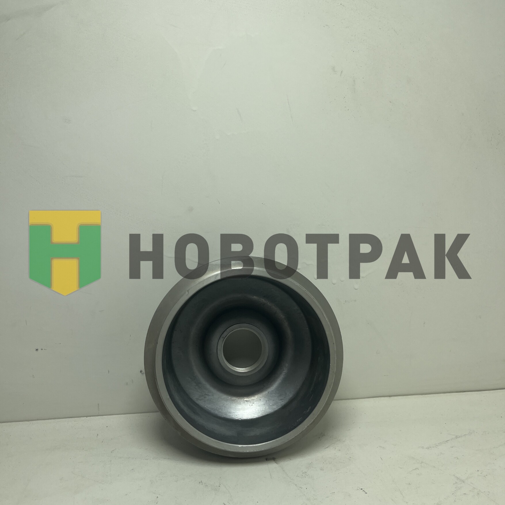 Крышка ступицы передней VOLVO 8300021SX
