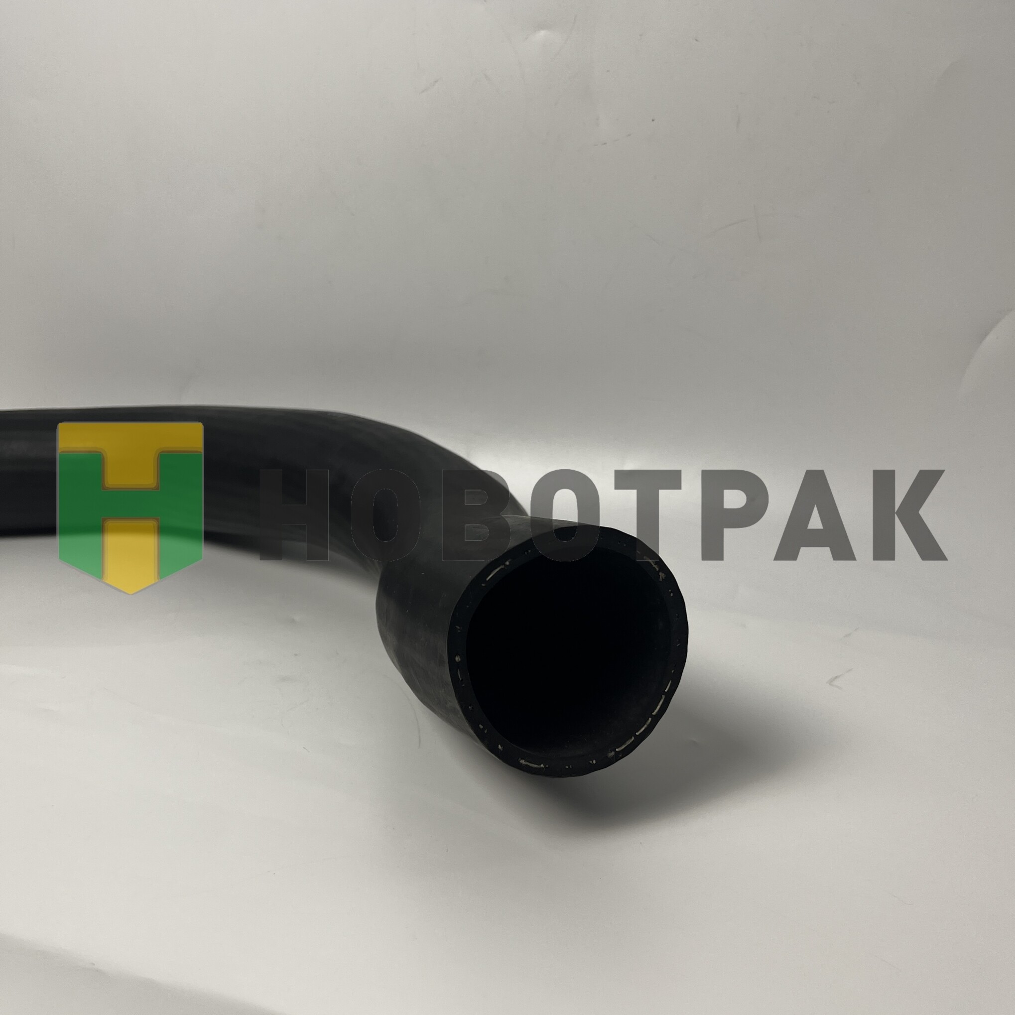 Патрубок радиатора Volvo T06557008