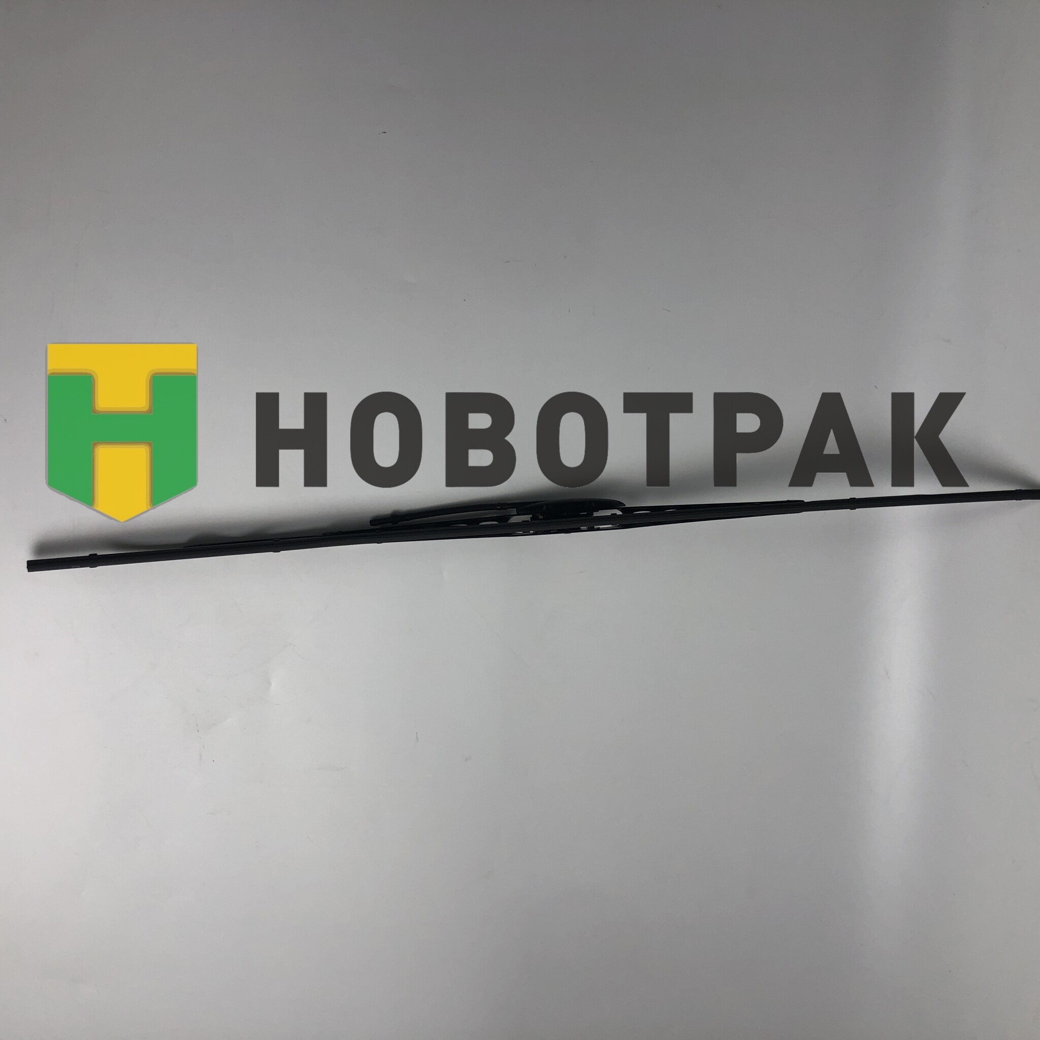Щетка стеклоочистителя каркасная 700мм с форсунками MB/Volvo/RVI/Scania (крепление - крючок)