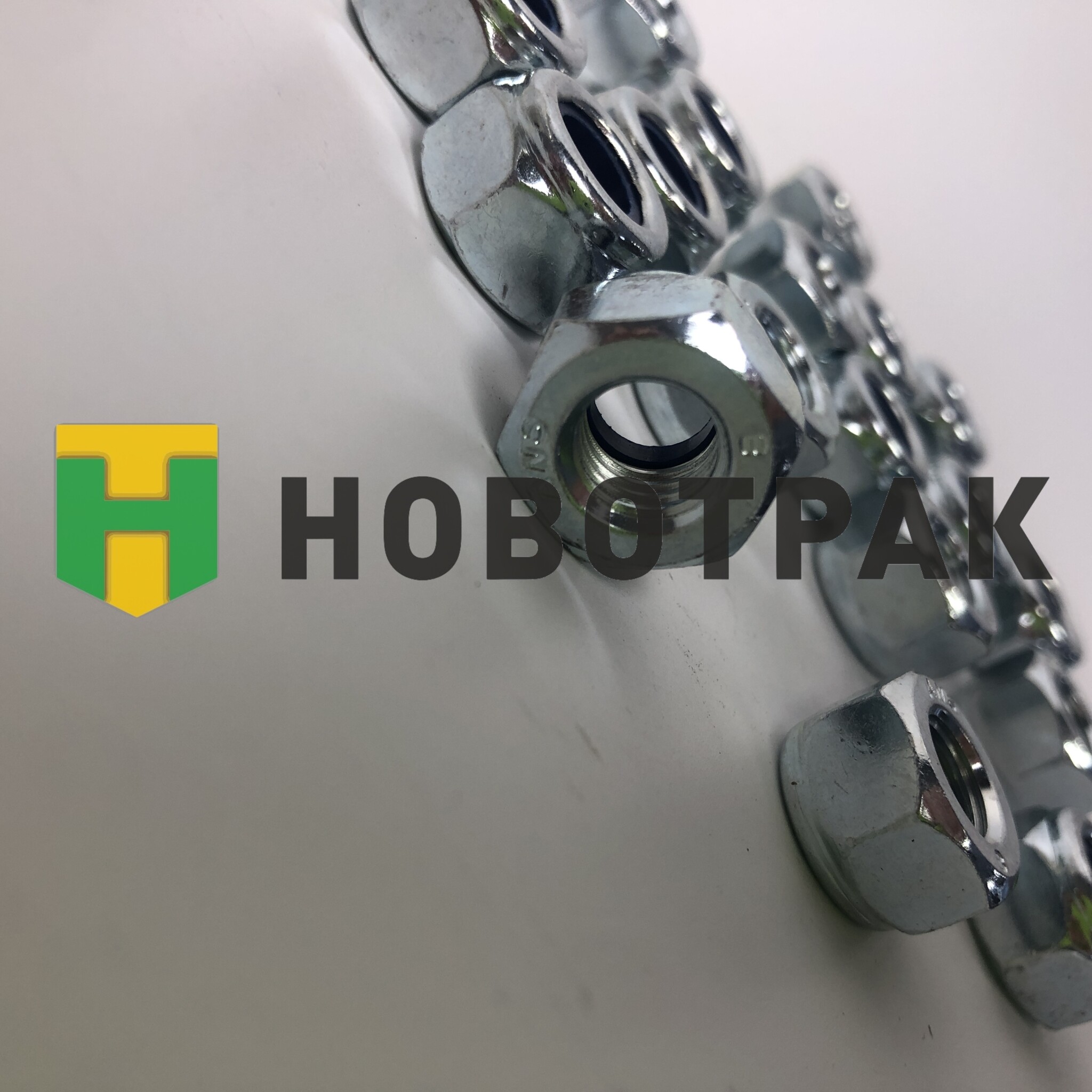 Гайка самоконтрящаяся высокая М10 037110