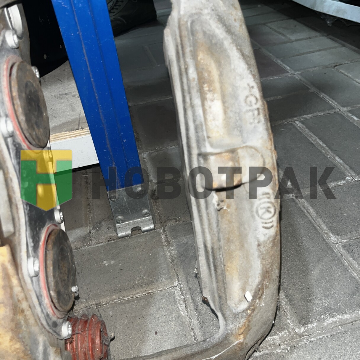 Скоба дискового тормоза 22,5" левая K003800