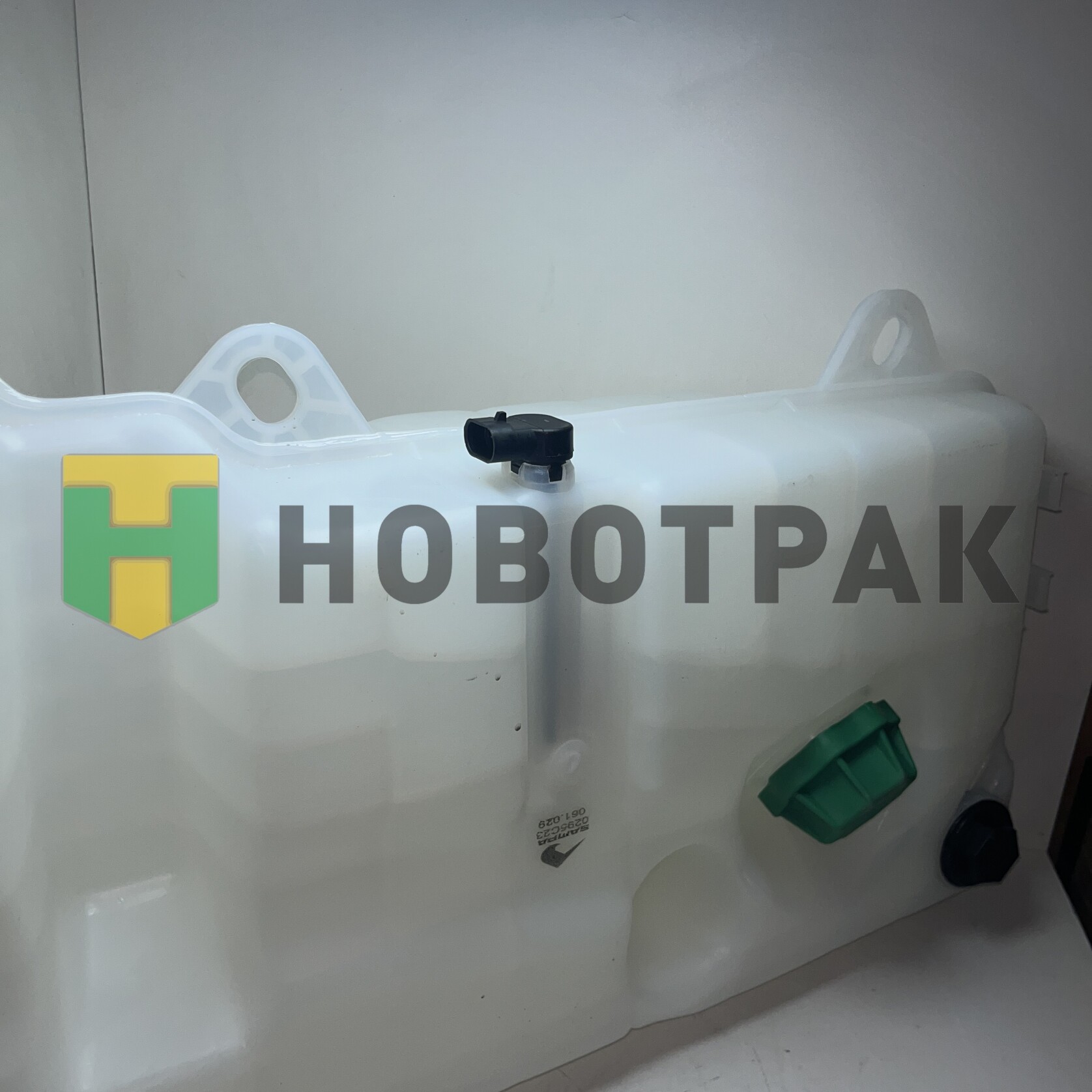 Бачок расширительный Iveco 06102901