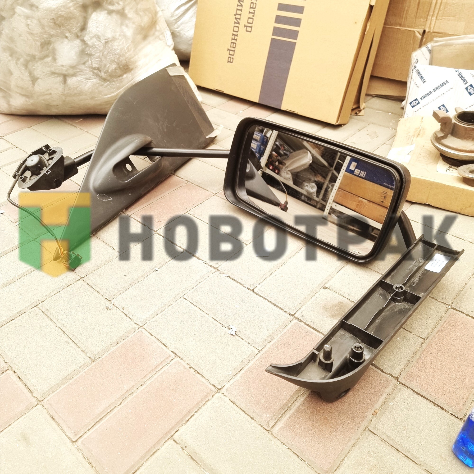 Зеркало всборе с кронштейном левое