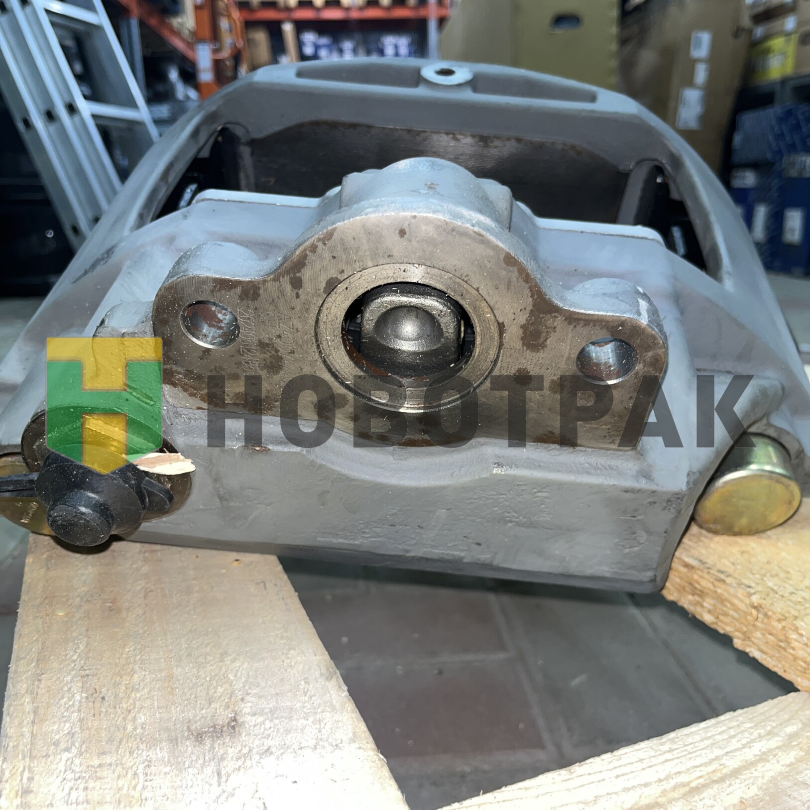 Суппорт тормозной задний правый MCY13 Sitrak AZ4007444220