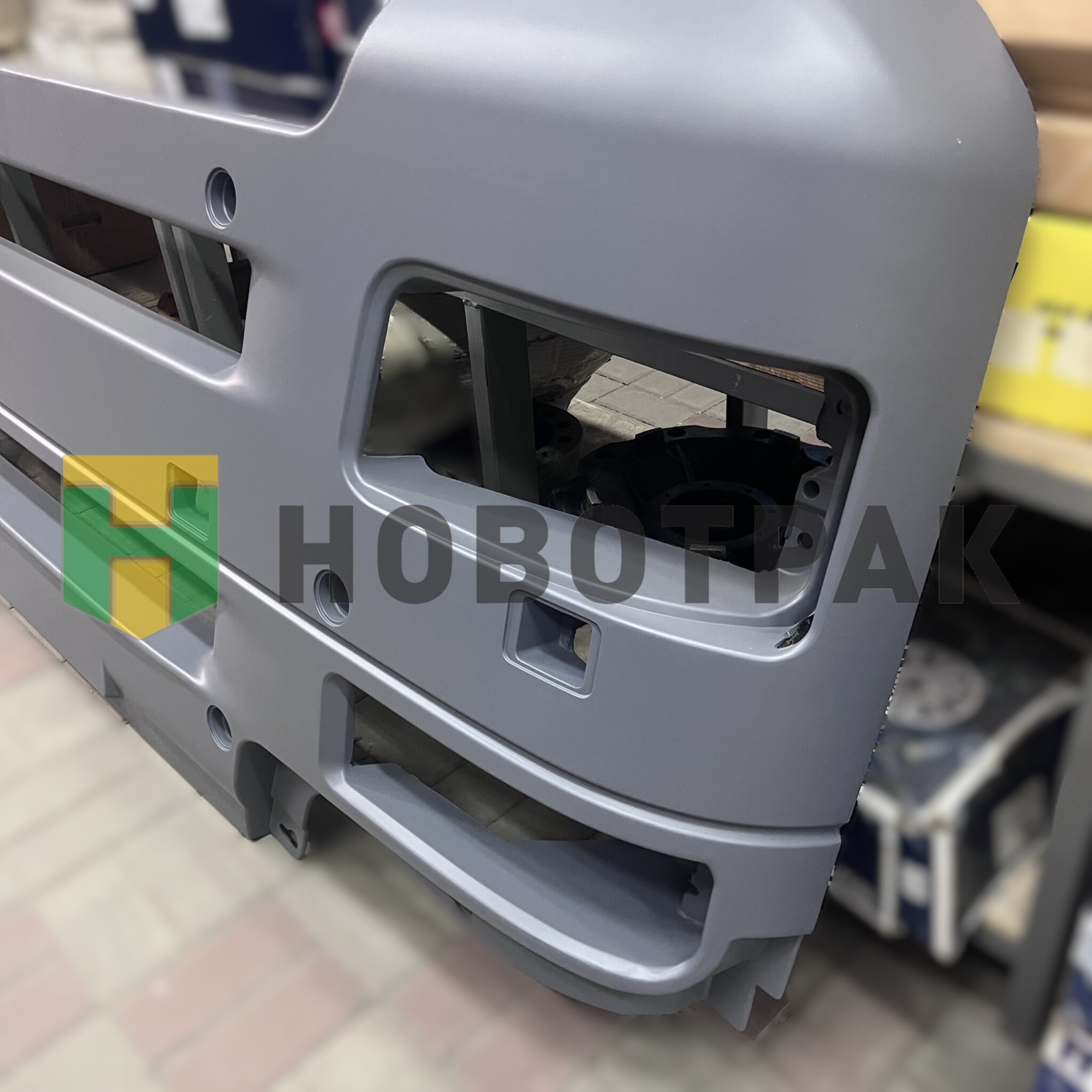 Бампер передний MAN TGA черный 18200102