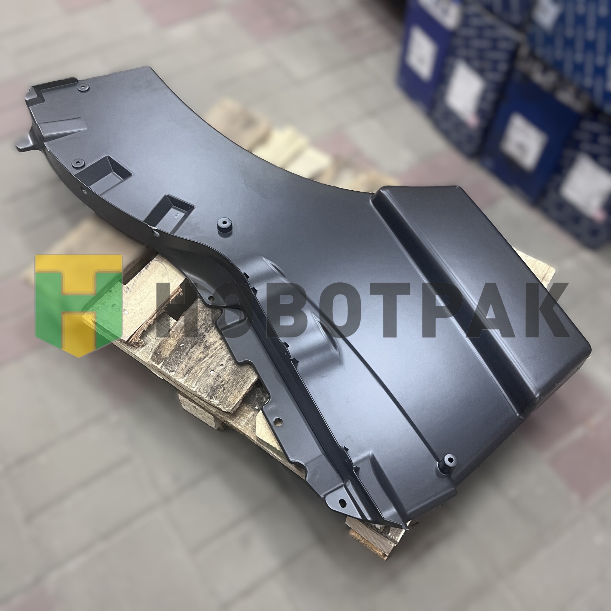 Накладка на дверь левая Iveco Stralis AC504044981