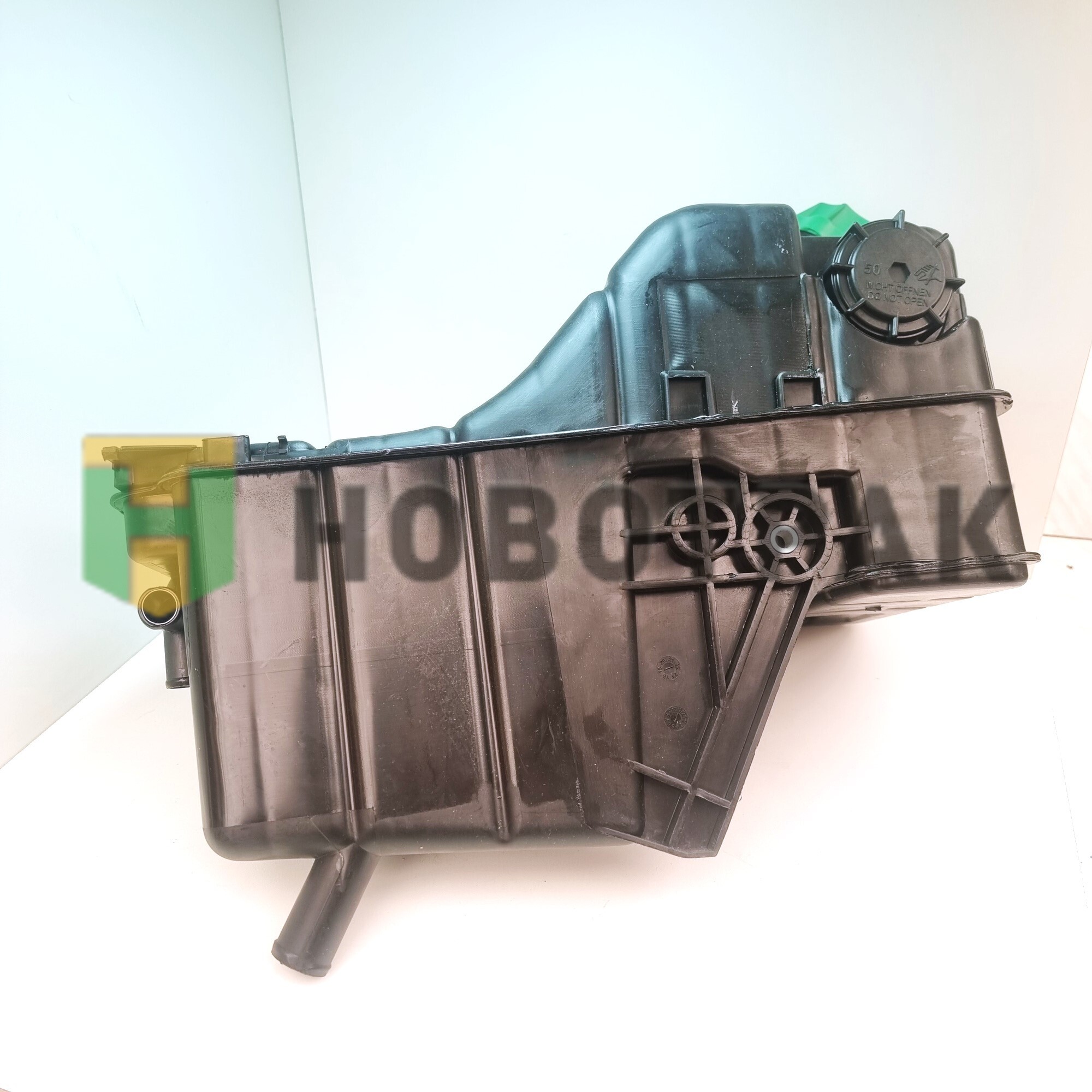 Бачок расширительный MB Actros 72166