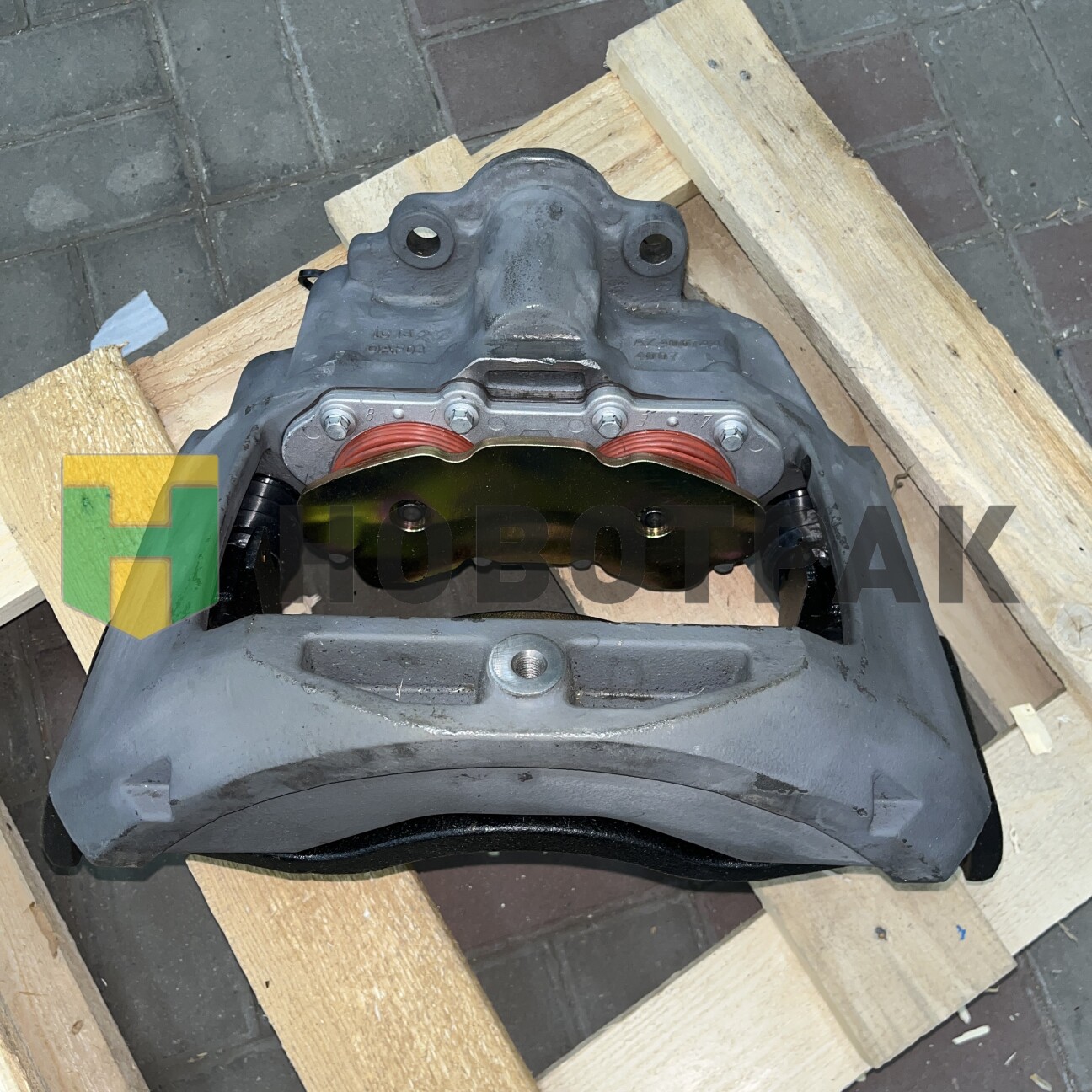 Суппорт тормозной задний левый C7H AZ4007444210