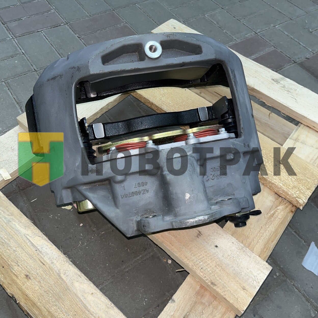 Суппорт тормозной задний левый C7H AZ4007444210