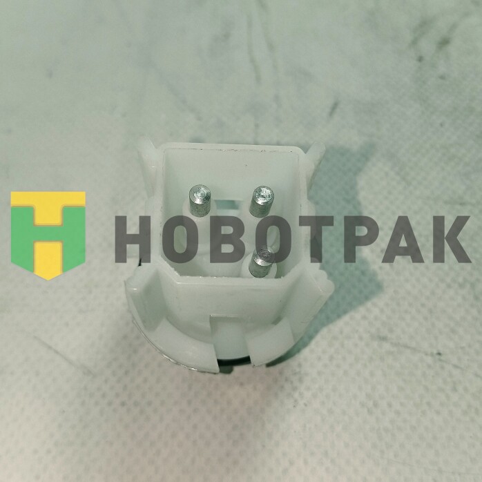 Патрон лампы 3-х конт. 035301