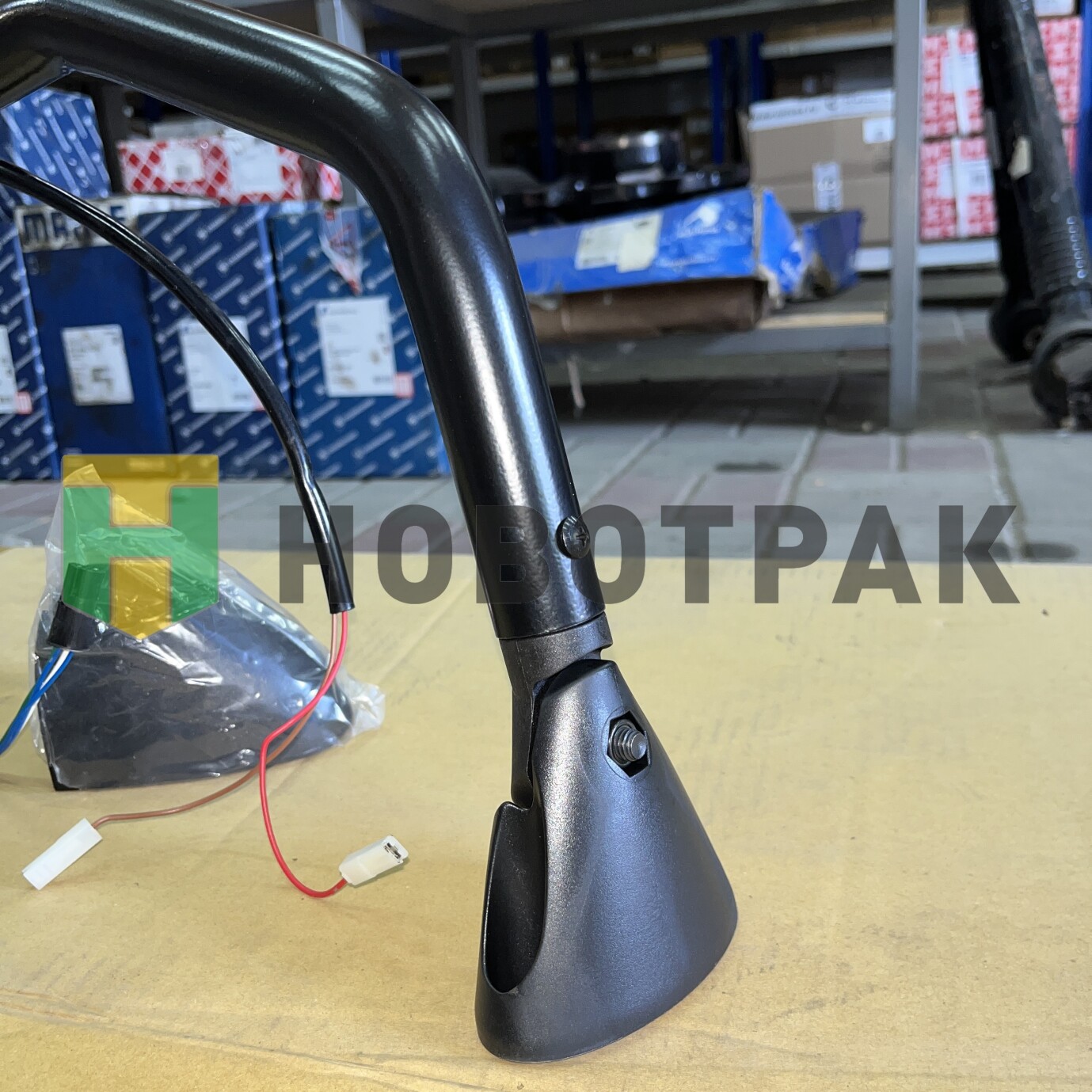 Кронштейн(рука) зеркала правый MERCEDES (M4300159)