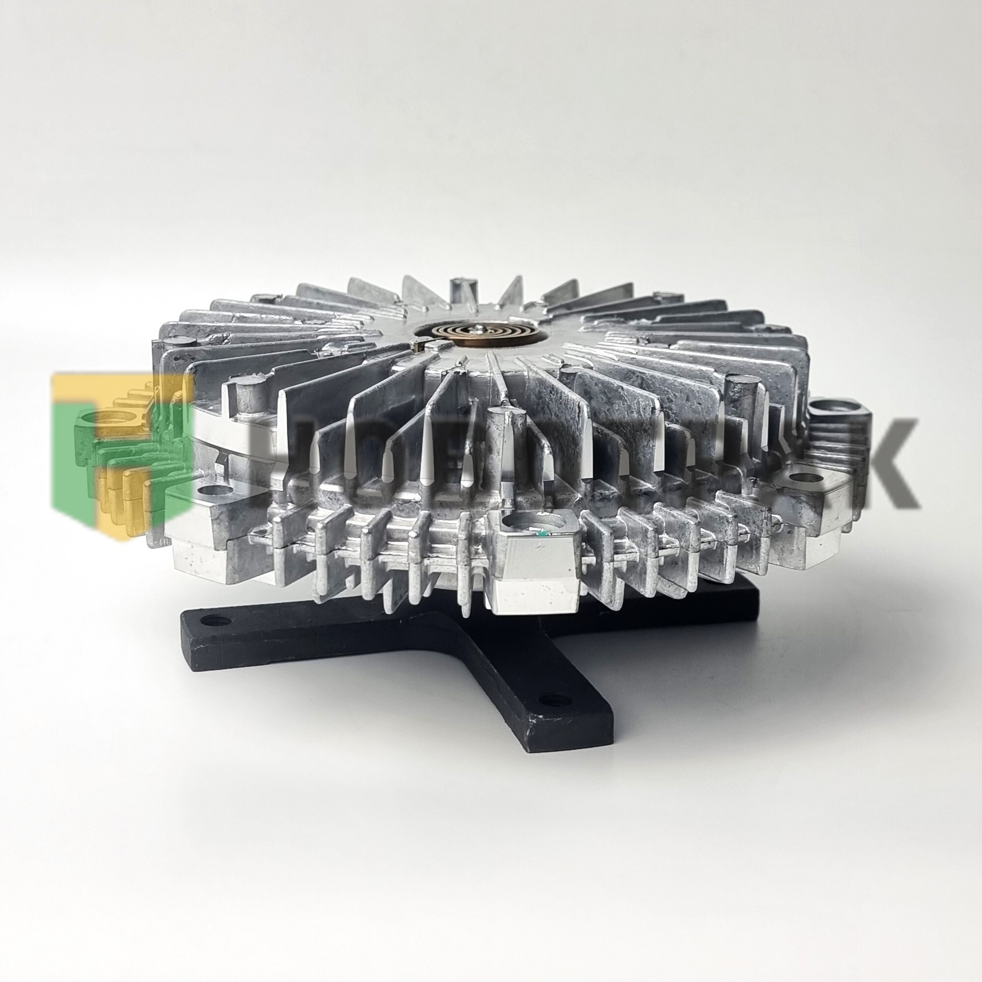 Вискомуфта вентилятора ISUZU/ПАЗ 8973673820