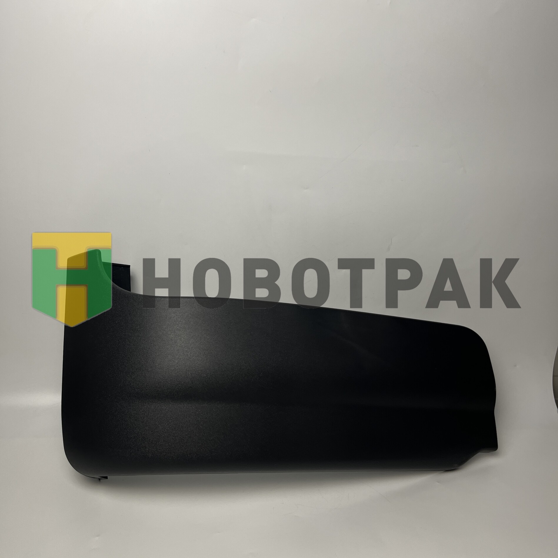 Угол бампера правый TGA XXL TD0757003GR