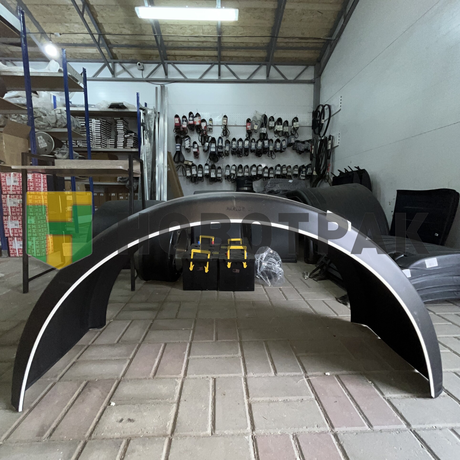 Крыло PARLOK 405-1900 R635 (с прорезями для крепления) 101656