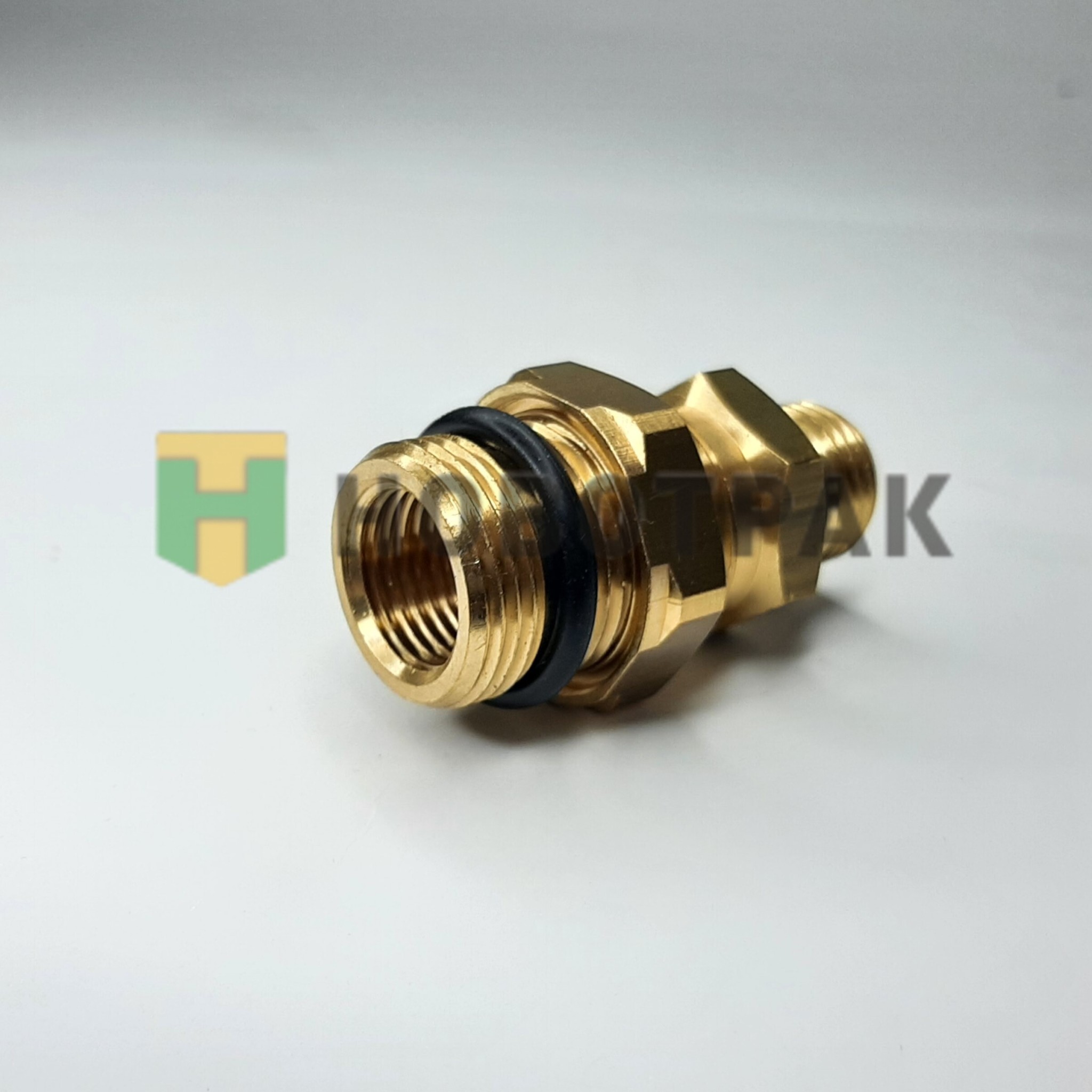 Фитинг Camozzi с наружной резьбой M22 и M16