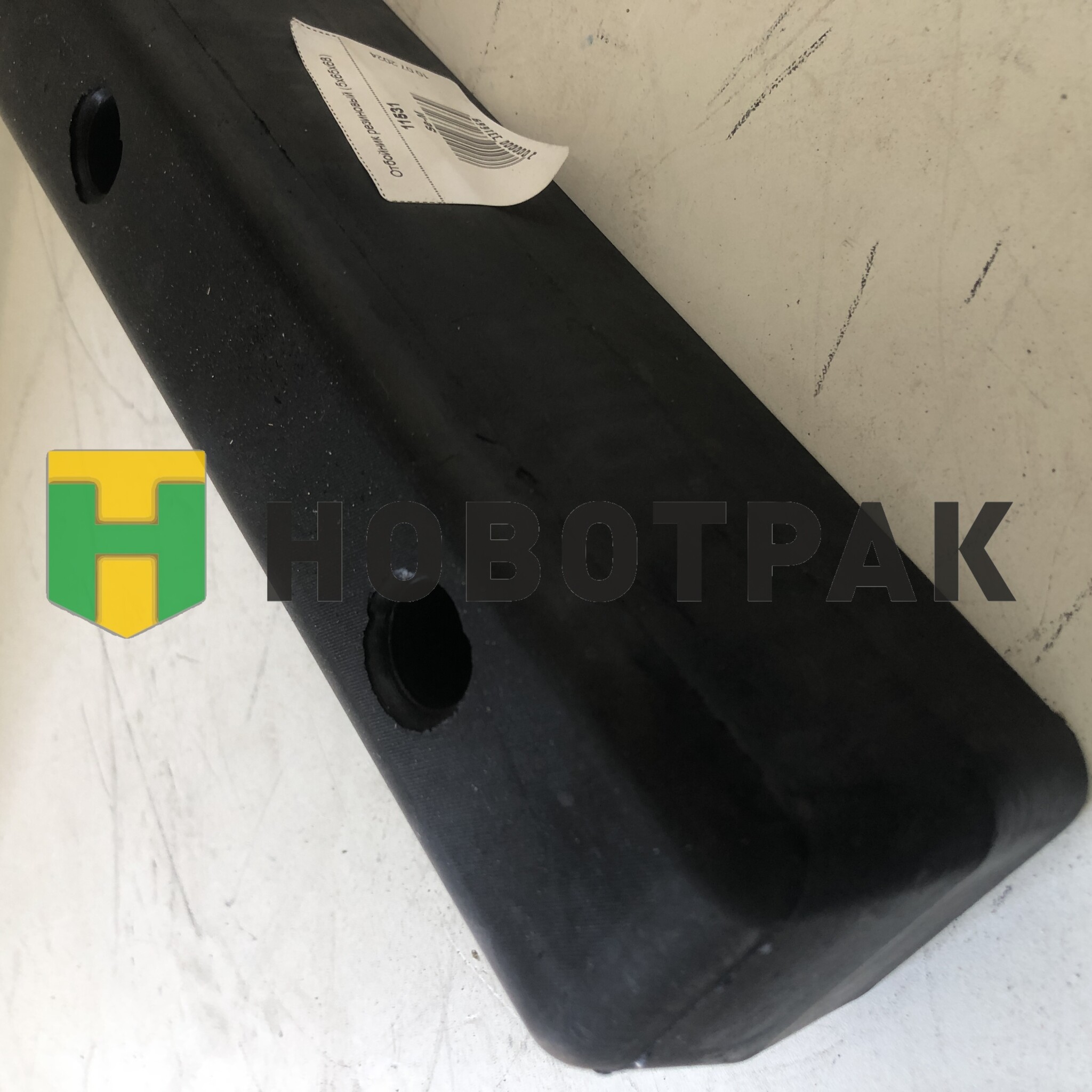 Отбойник резиновый 375,5x65x68 3xM10 Schimitz (1013554) SEM