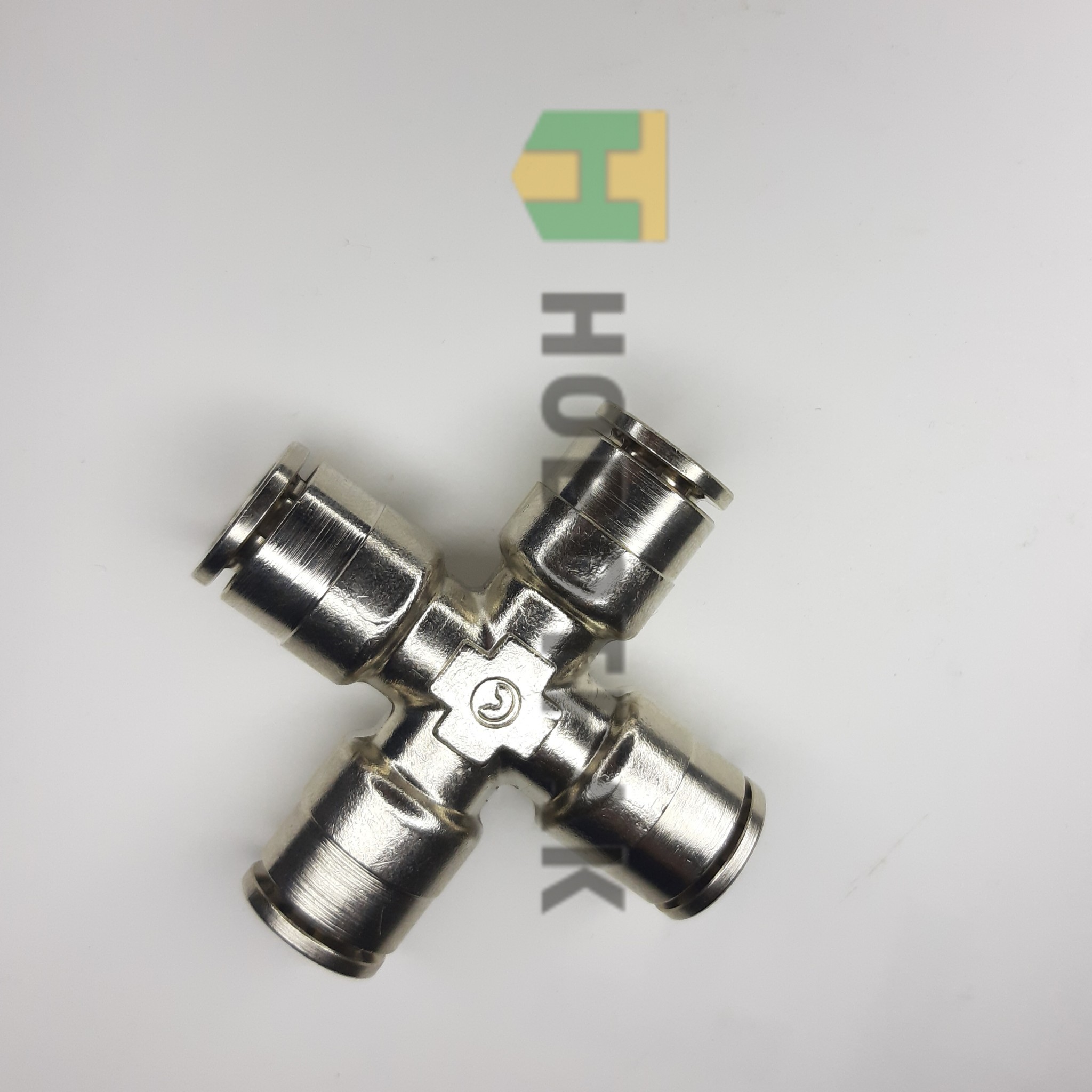 Фитинг соединитель крест стальной Camozzi 6600 8 мм
