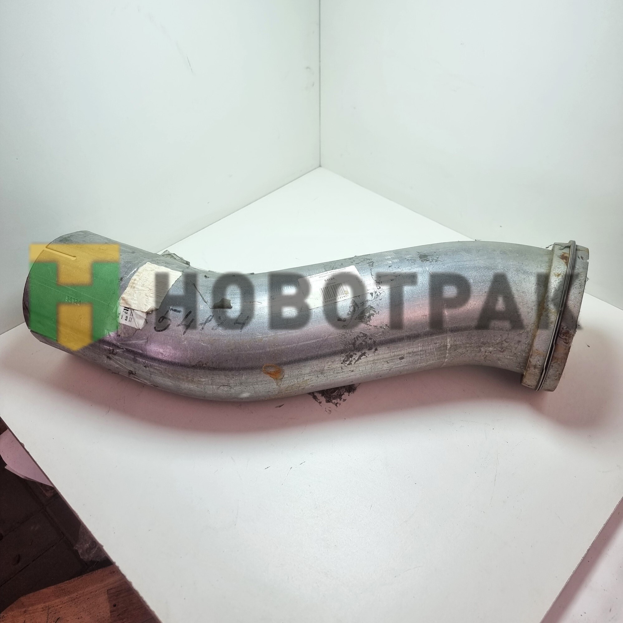 Труба выхлопная между двумя глушителями