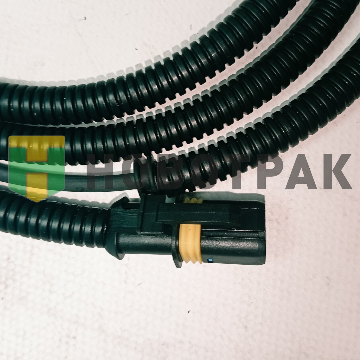 Датчик ABS задний правый Sitrak 810W271206183