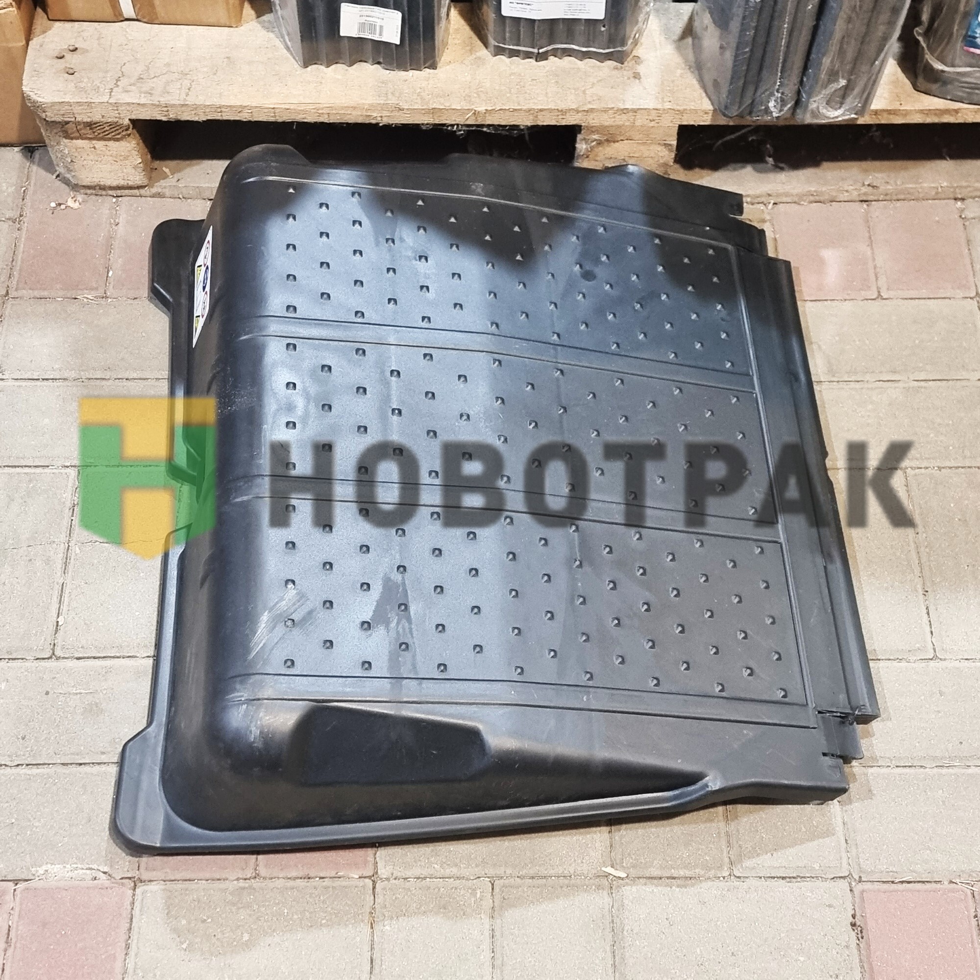 Крышка АКБ MB Actros 18100068