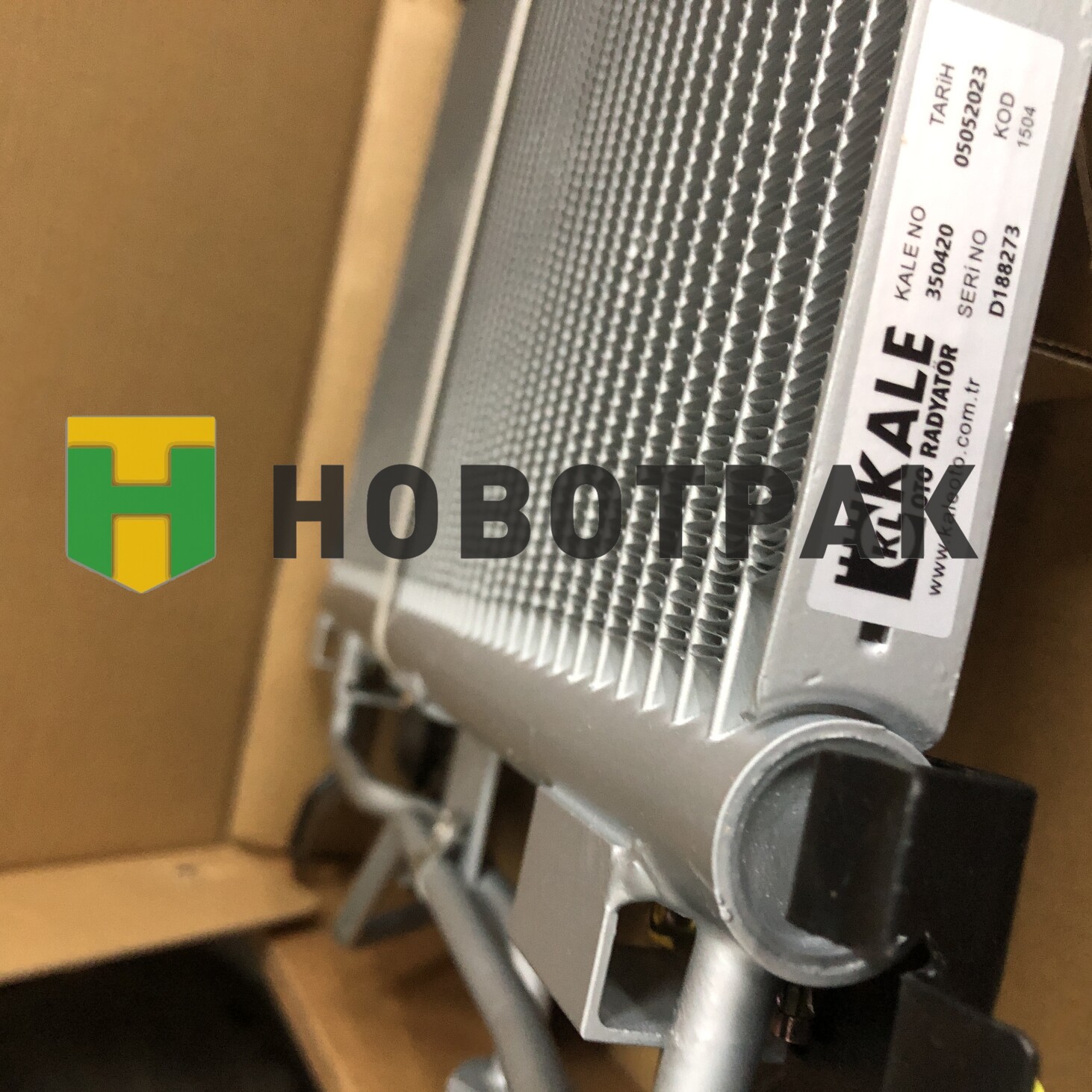 Радиатор кондиционера 673x457x22 MB Actros, Axor