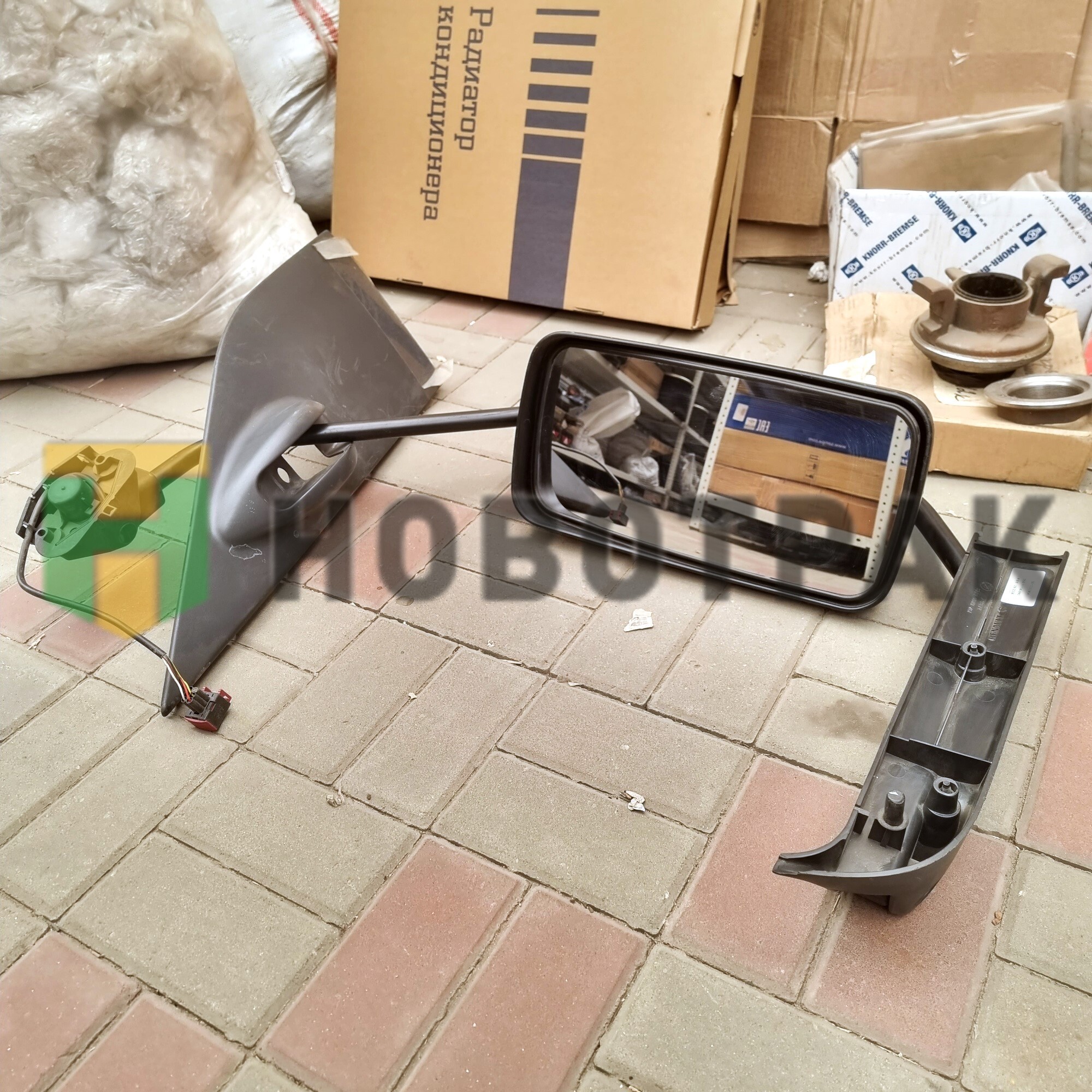 Зеркало всборе с кронштейном левое