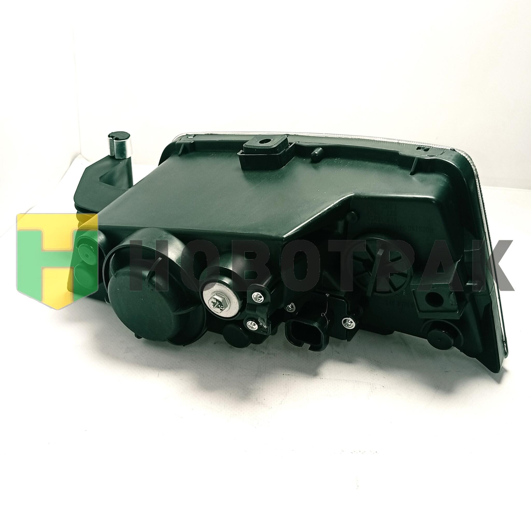 Фара противотуманная правая Sitrak 812W253206002