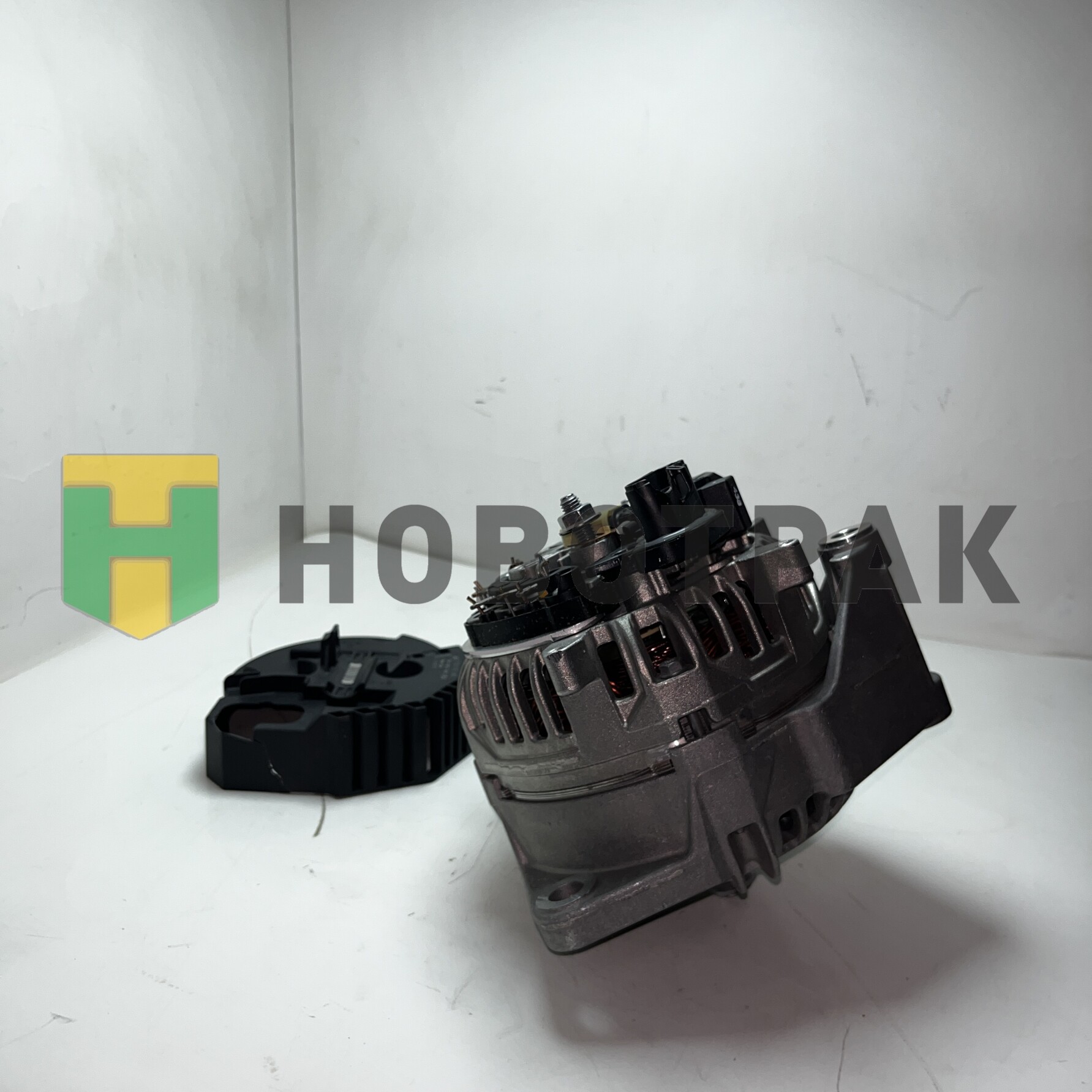 Генератор 24V, 80A 0141545302 (отколот кусочек фишкт)