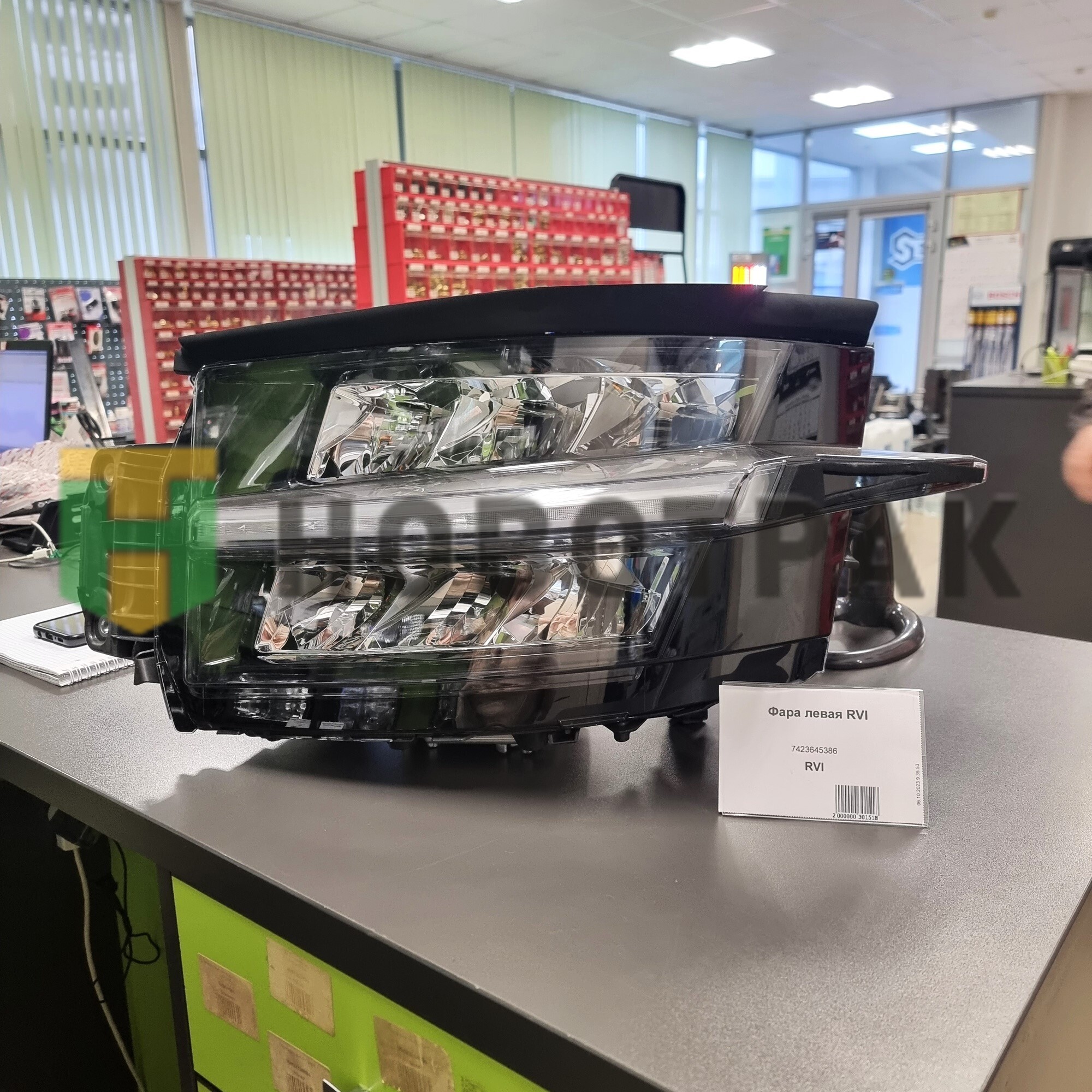 Фара головного света RVI левая 7423645386