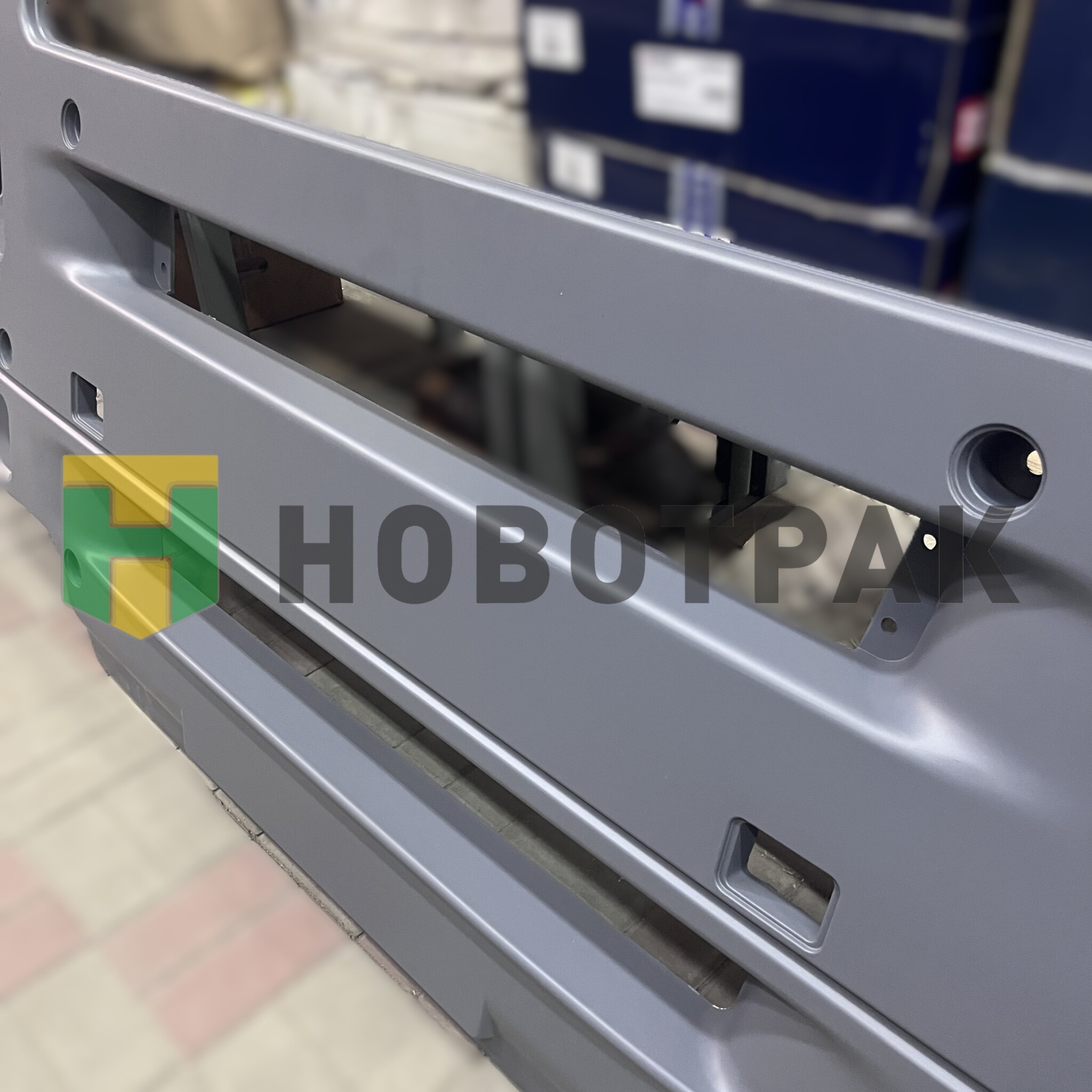 Бампер передний MAN TGA черный 18200102