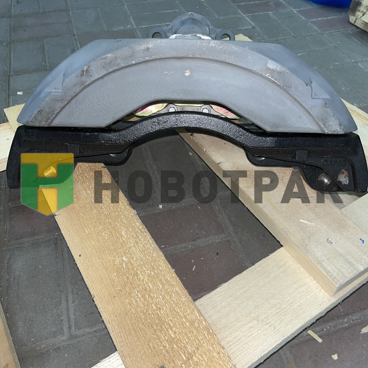 Суппорт тормозной задний левый C7H AZ4007444210